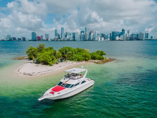 Rent a Sea Ray Boats flybridge in Miami, FL near me