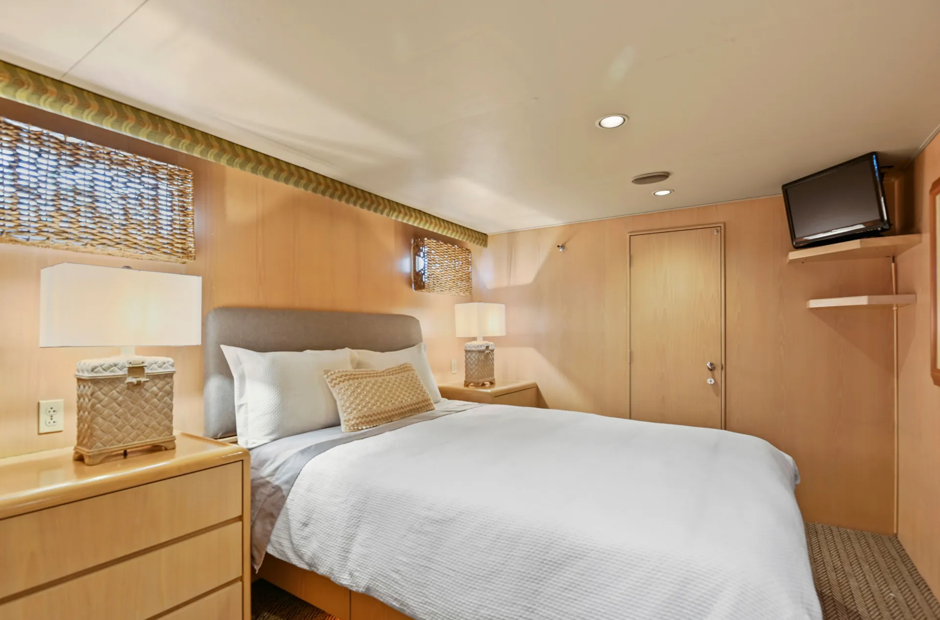 Luxury Motor Yacht Charter in Charleston