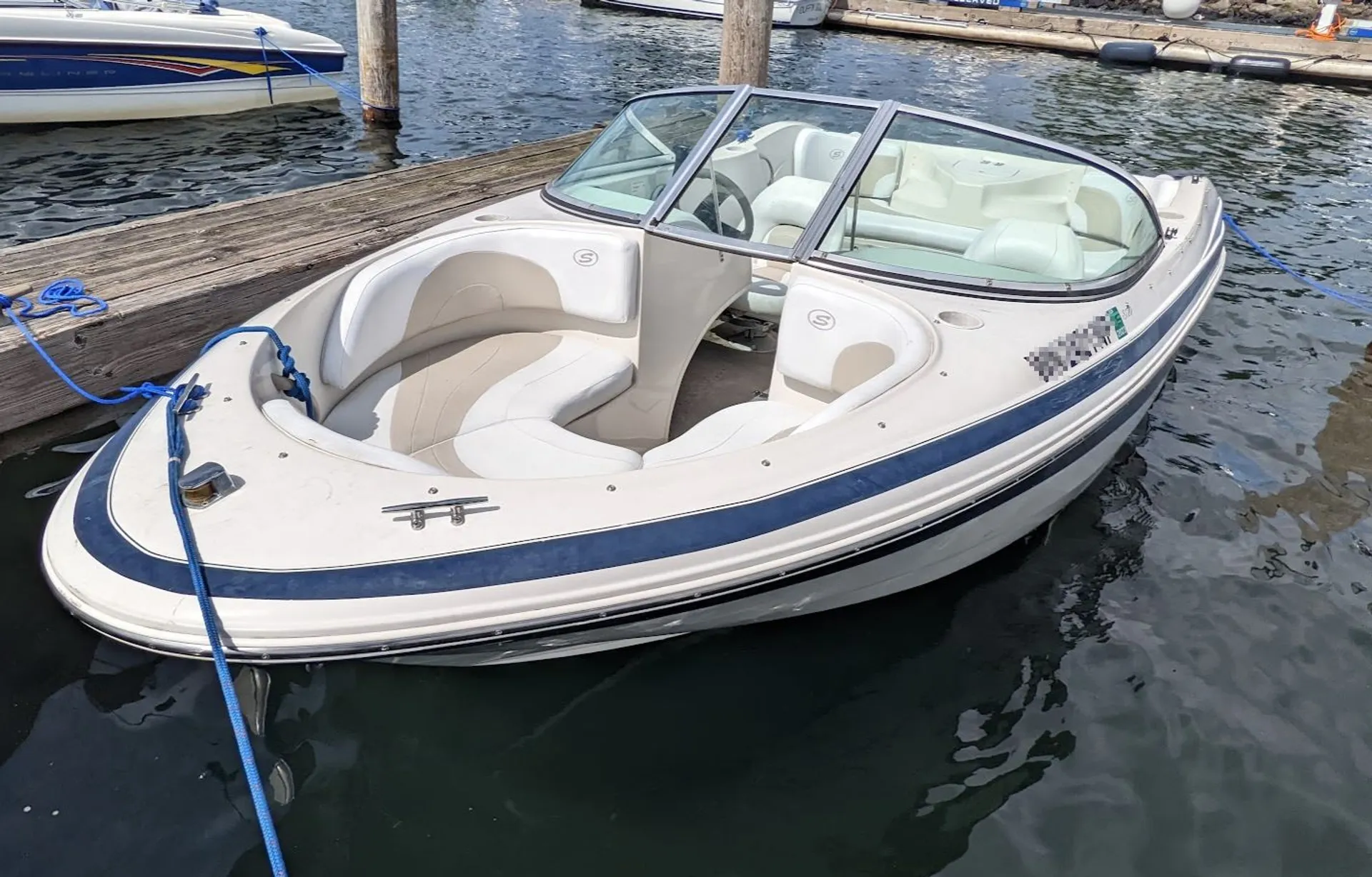 Cruise Lake Washington onboard an 18' Sea Ray!