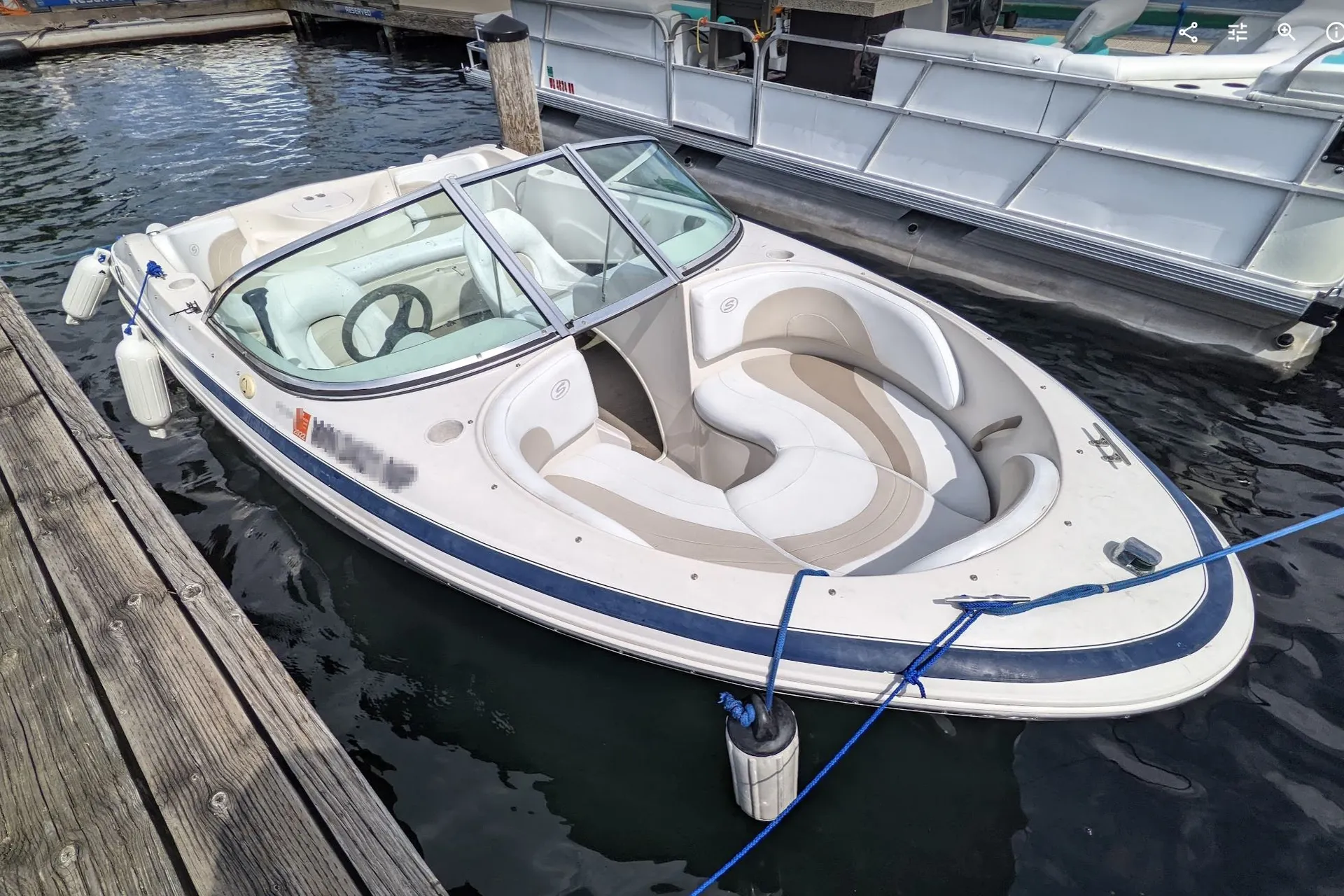 Cruise Lake Washington onboard an 18' Sea Ray!