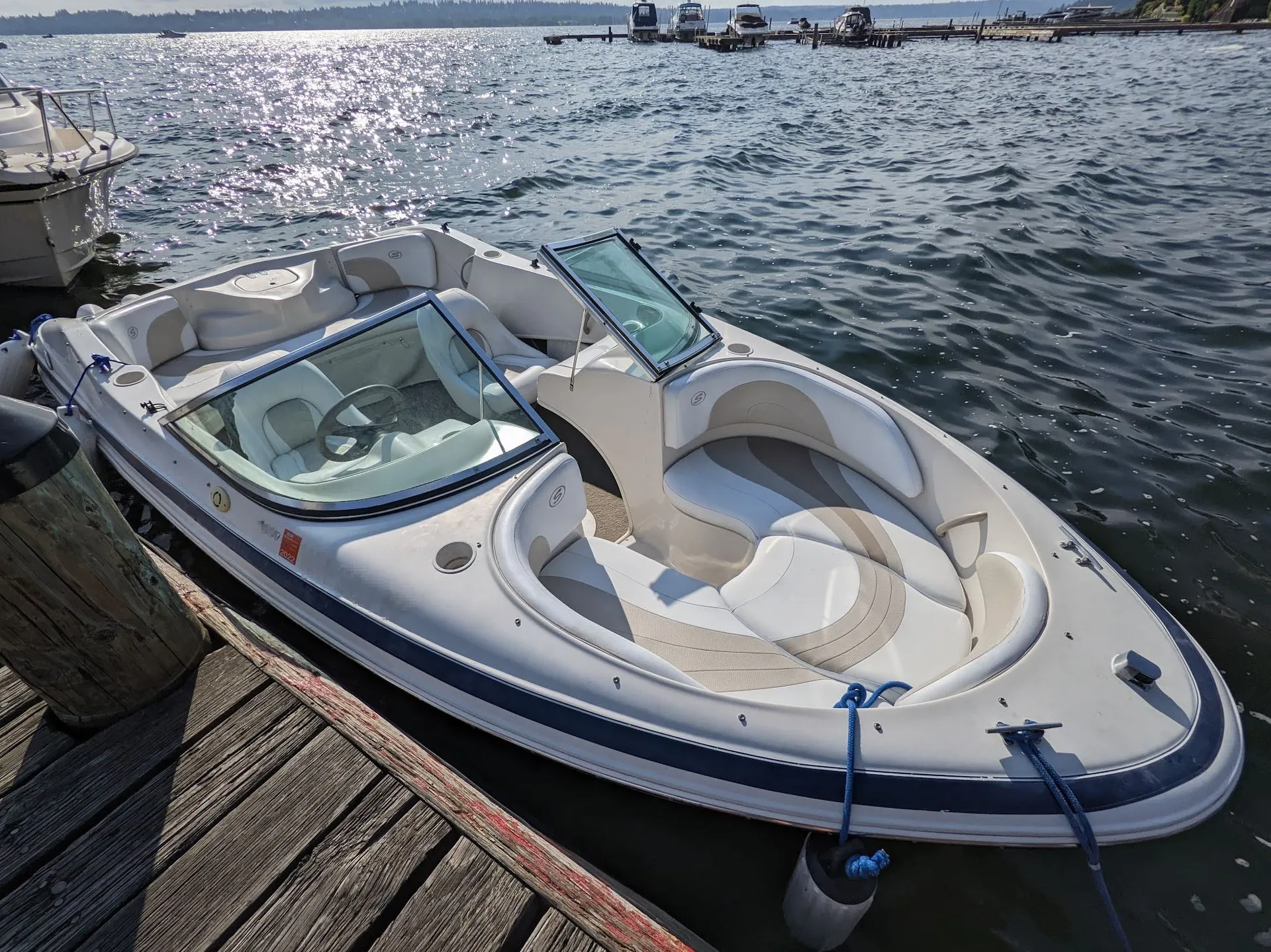 Cruise Lake Washington onboard an 18' Sea Ray!