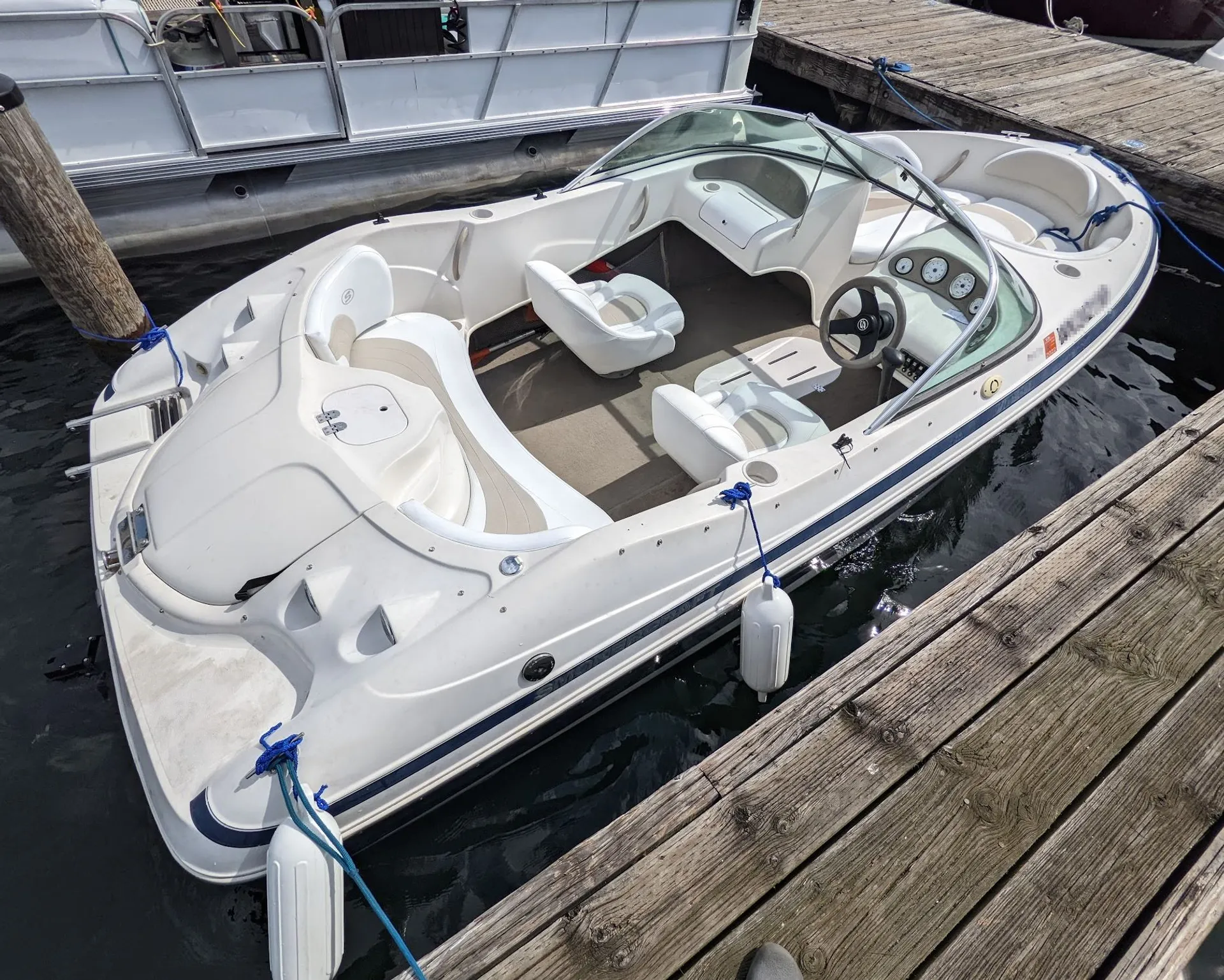 Cruise Lake Washington onboard an 18' Sea Ray!