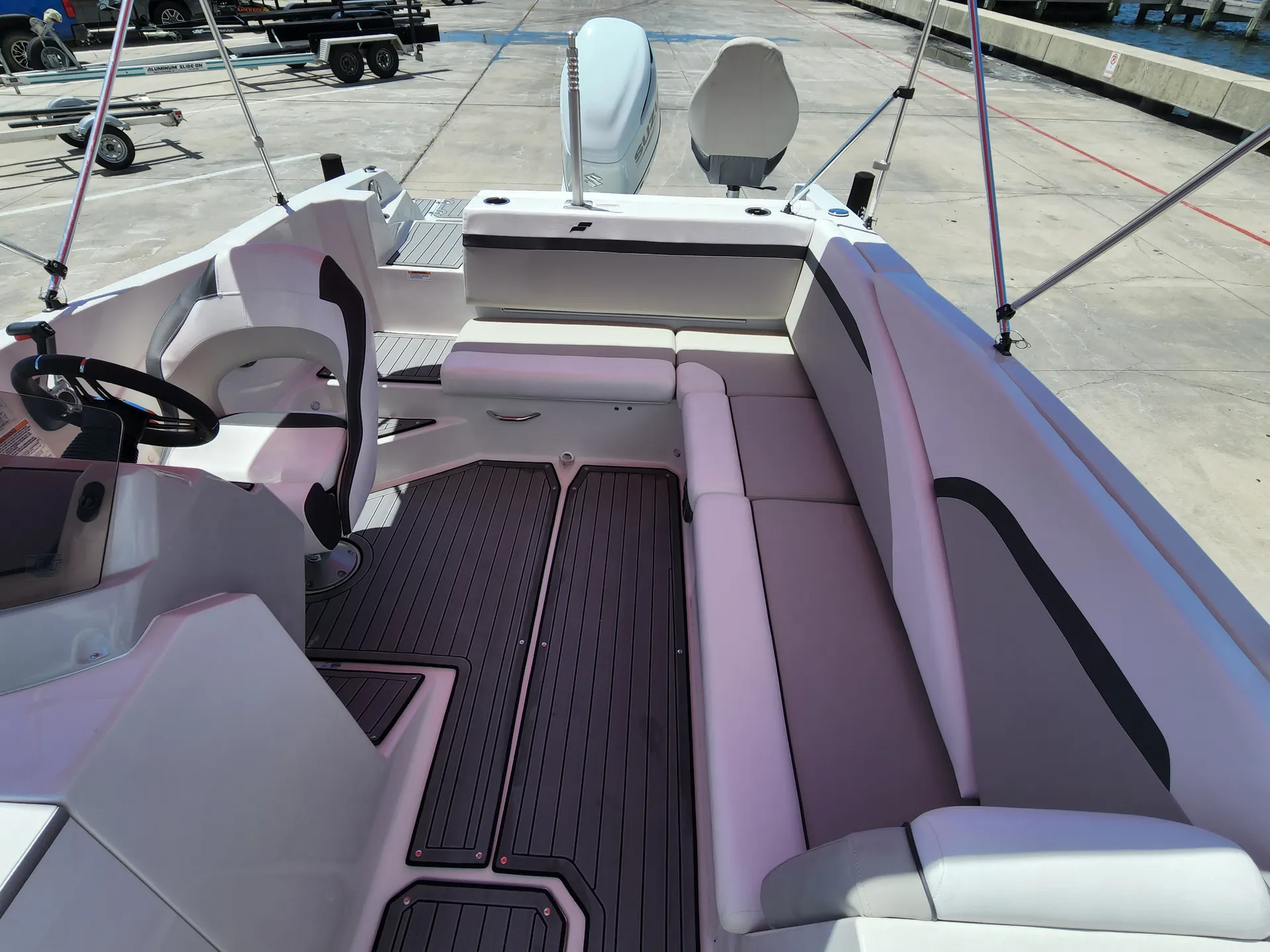 Brand NEW Starcraft SVX 231 - Spacious!