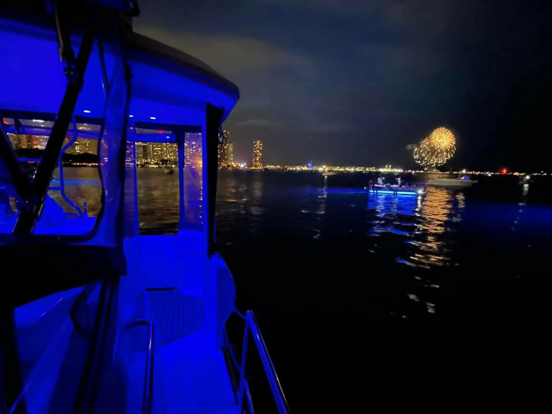 40’ Luxury Cruiser Yacht | Private Lake Michigan Experience