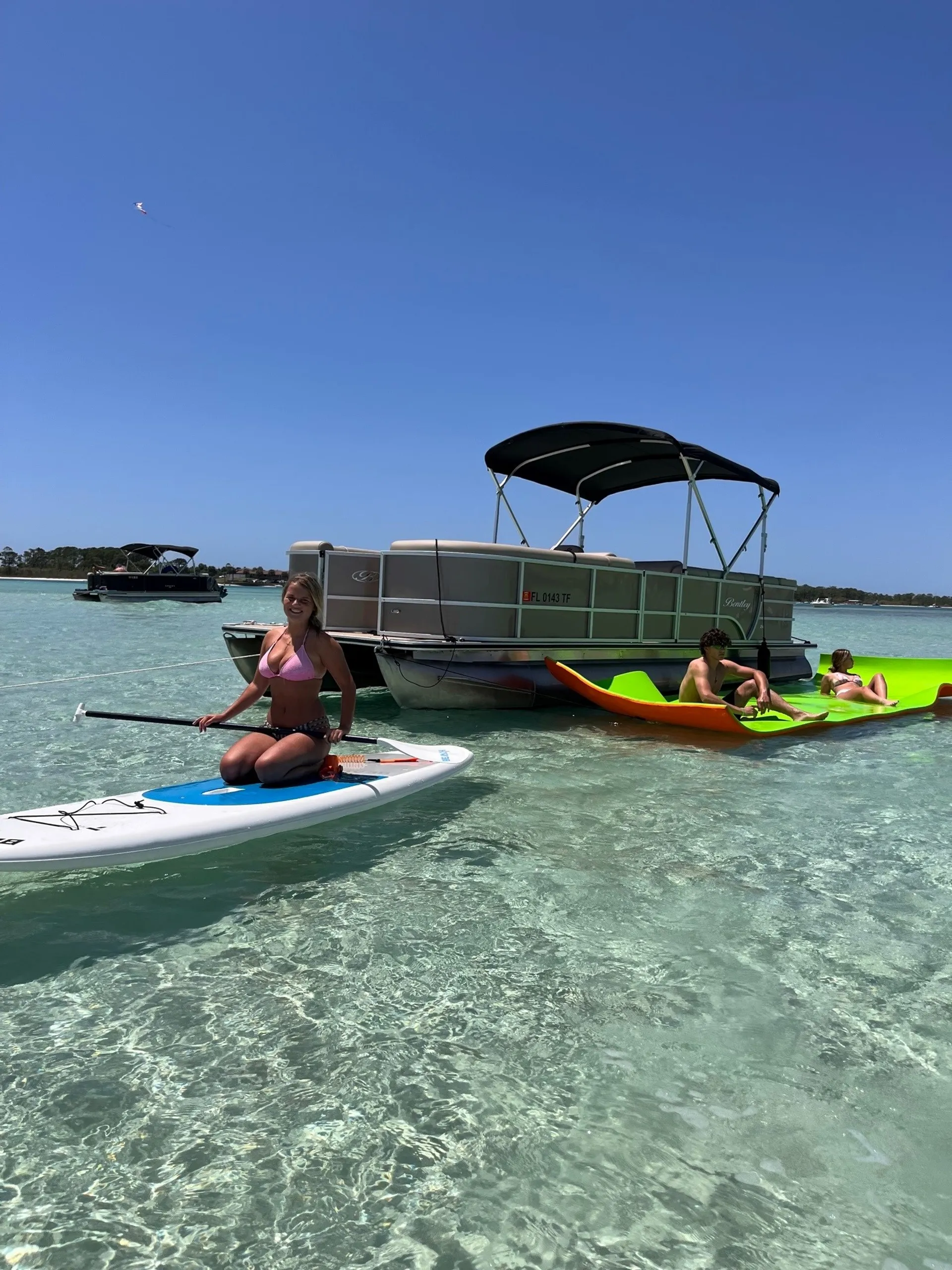 12 people ENCORE BENTLEY for rental in Fort Walton Beach-Fuel included