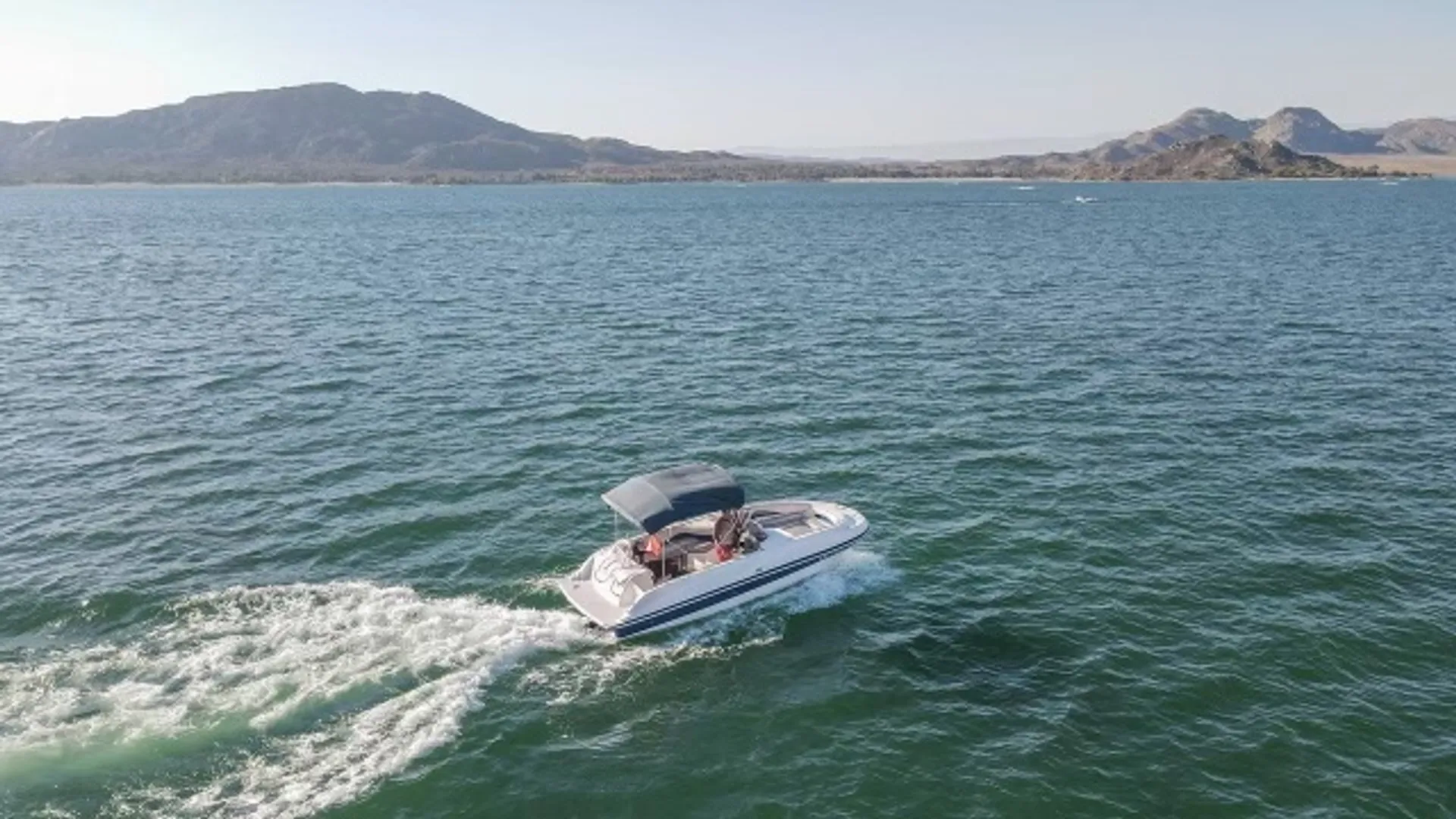 2005 Tahoe tracker Deck Boat