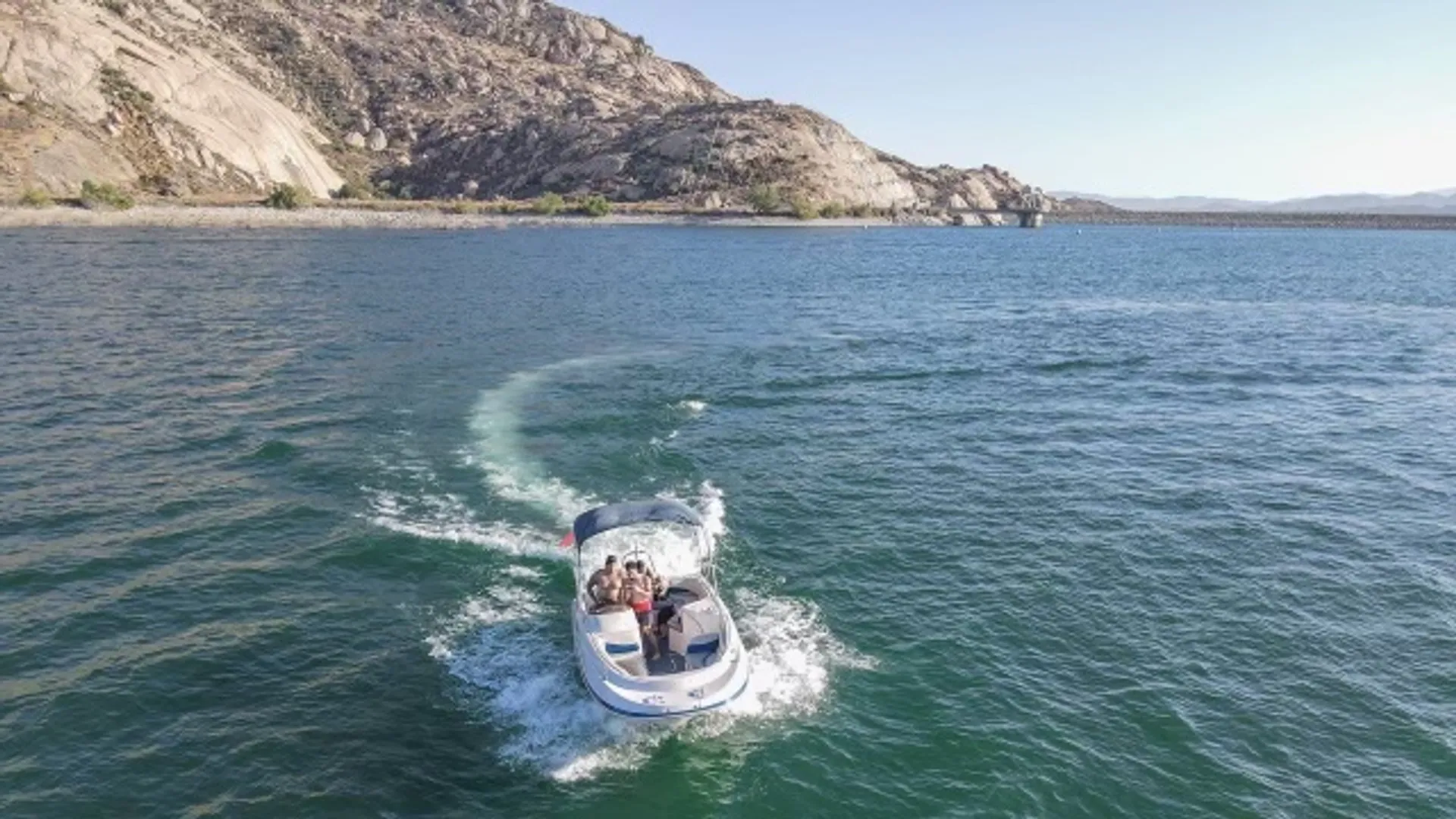 2005 Tahoe tracker Deck Boat