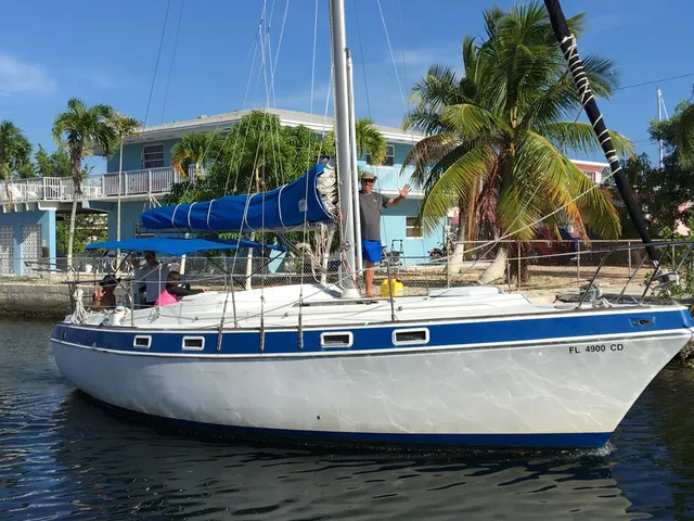 Rent a Morgan by Catalina cruiser in Key Largo, FL near me