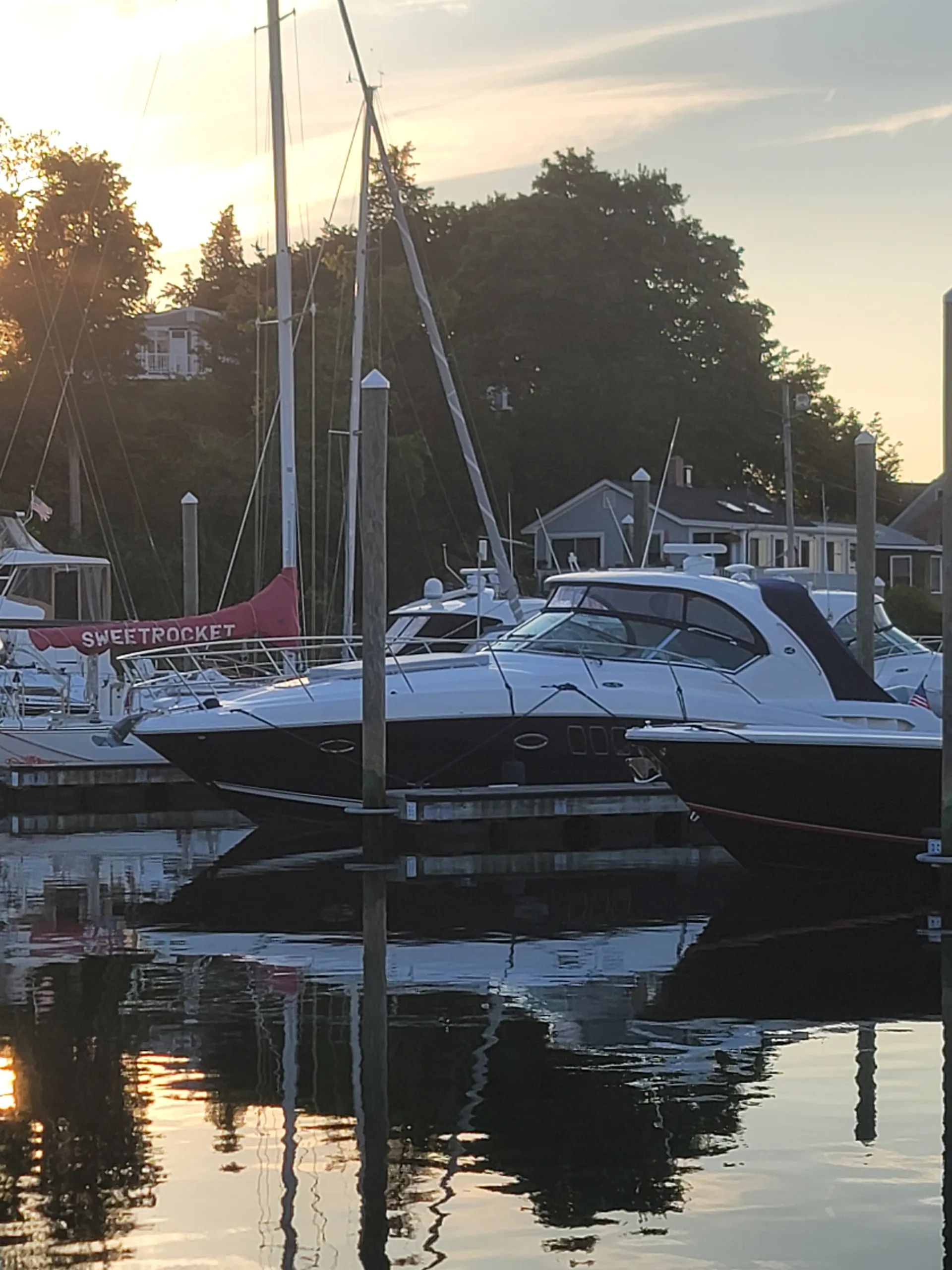 Charter this 44' Luxury  Sea Ray Yacht 