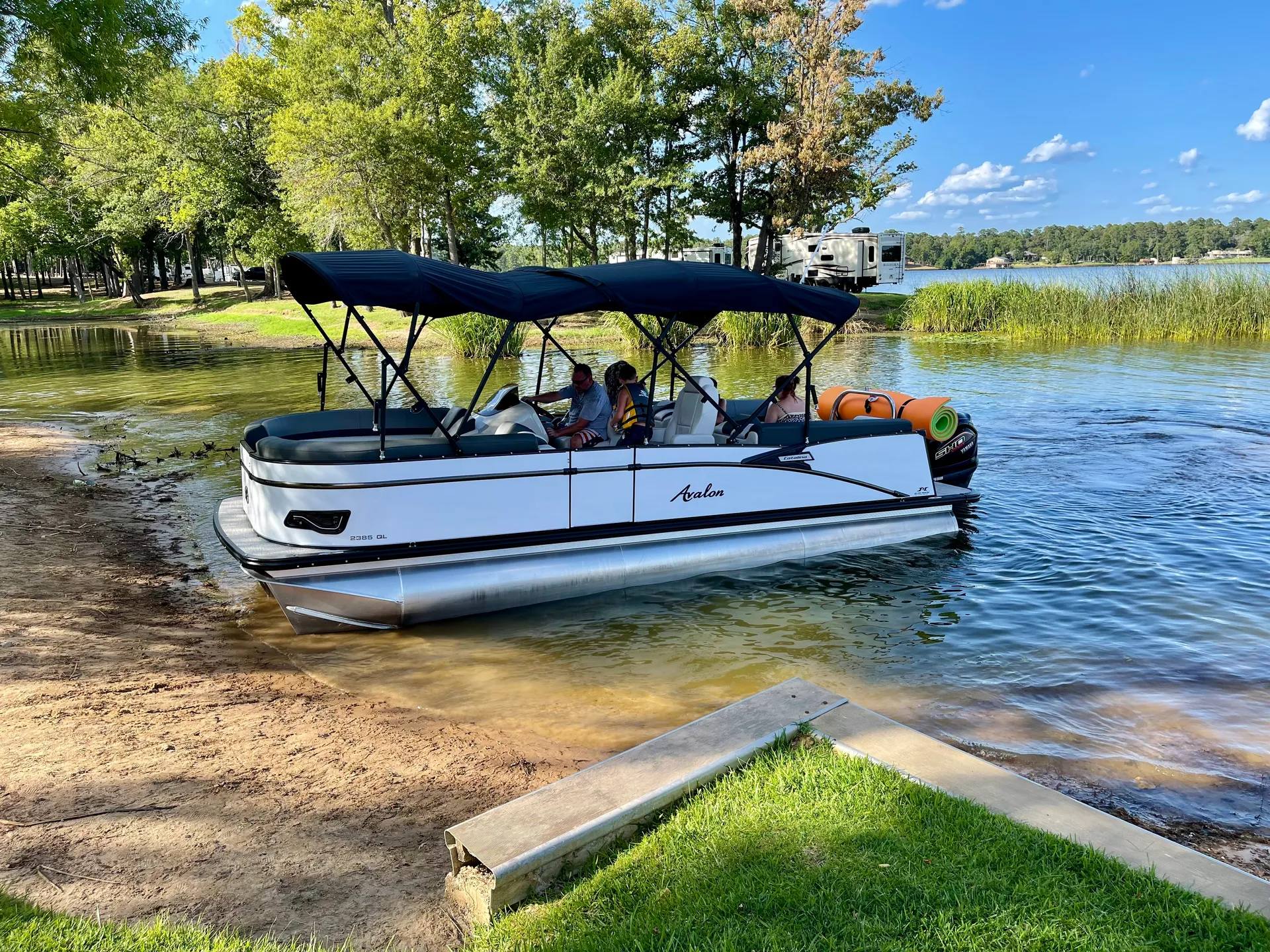 Luxury - High Performance Tritoon