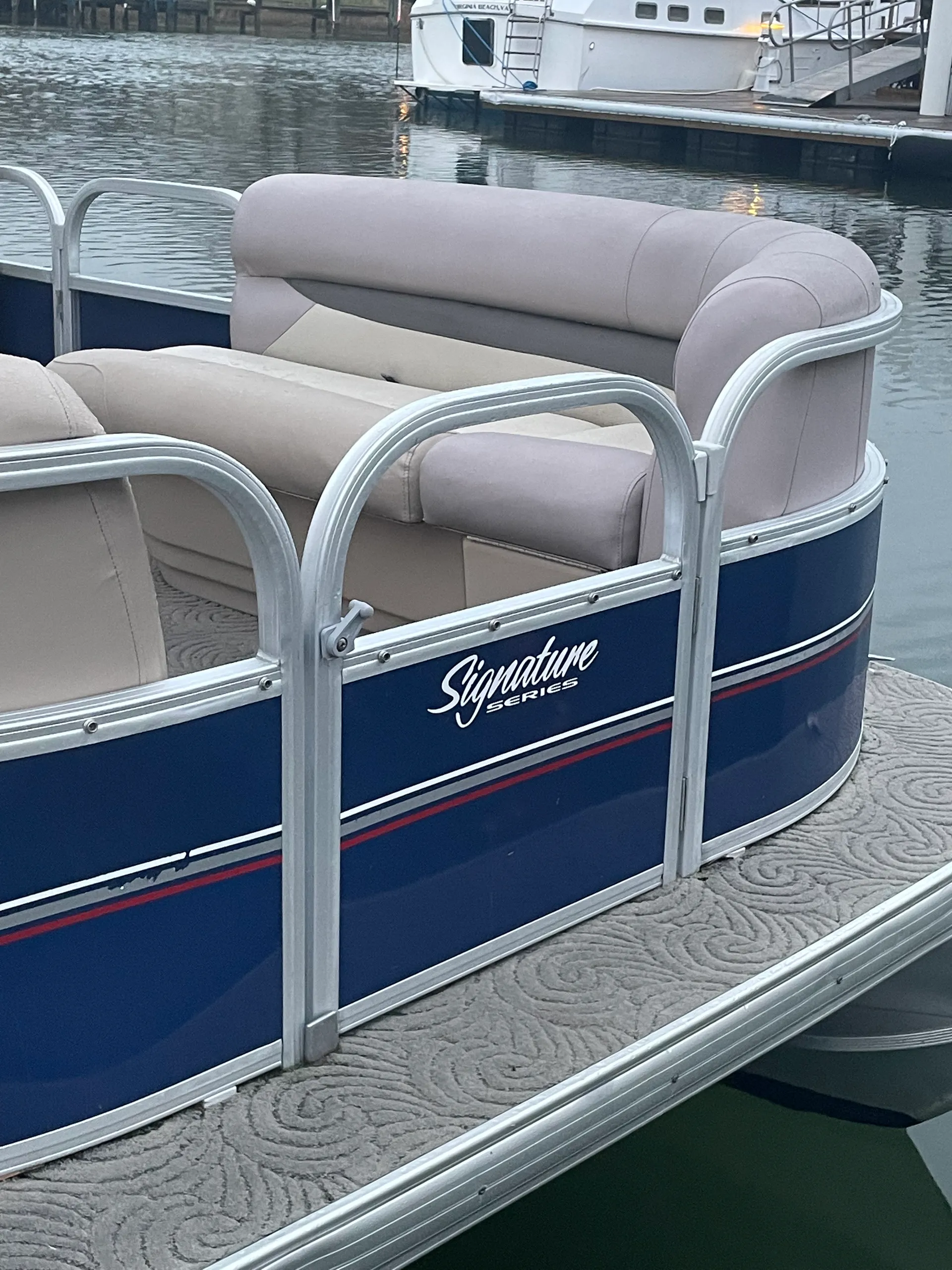 Sun Tracker by Tracker Marine Party Barge 18 DLX w/60ELPT 4-S in Virginia Beach, VA — photo 3