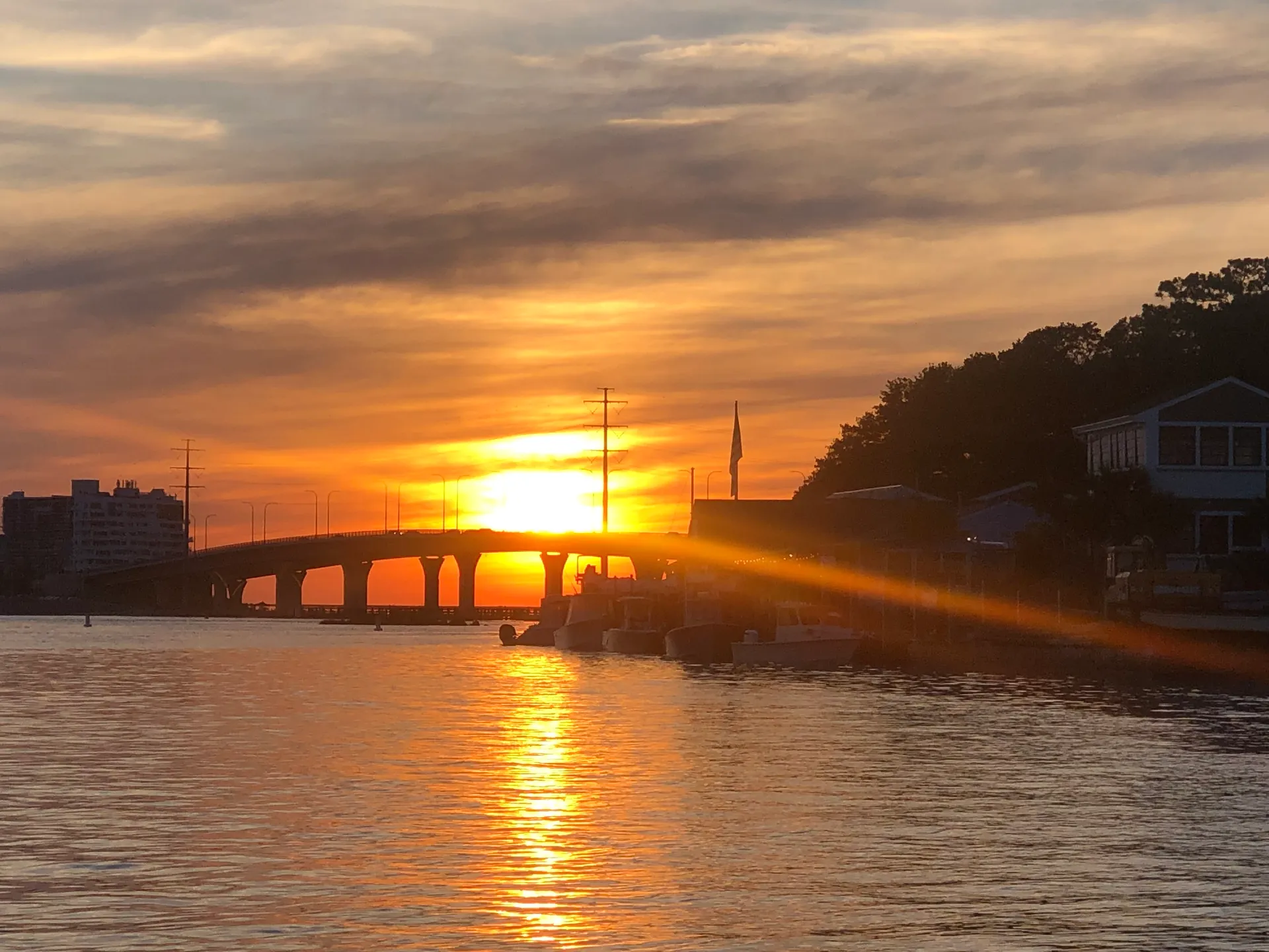 Sun Tracker by Tracker Marine Party Barge 18 DLX w/60ELPT 4-S in Virginia Beach, VA — photo 4