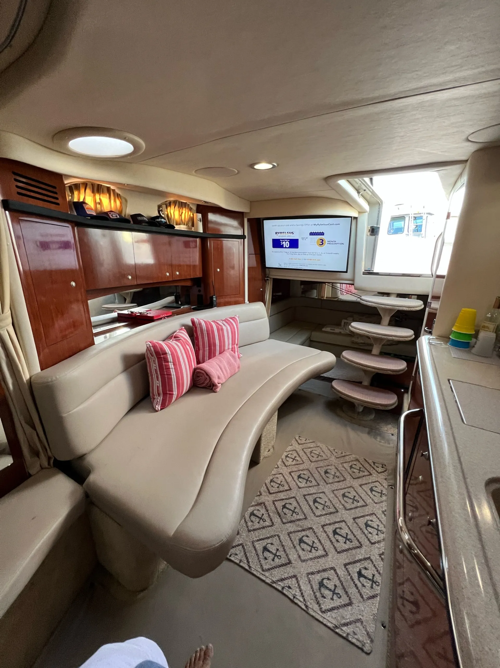 Sea Ray Boats 340 Sundancer in Newport, RI — photo 7