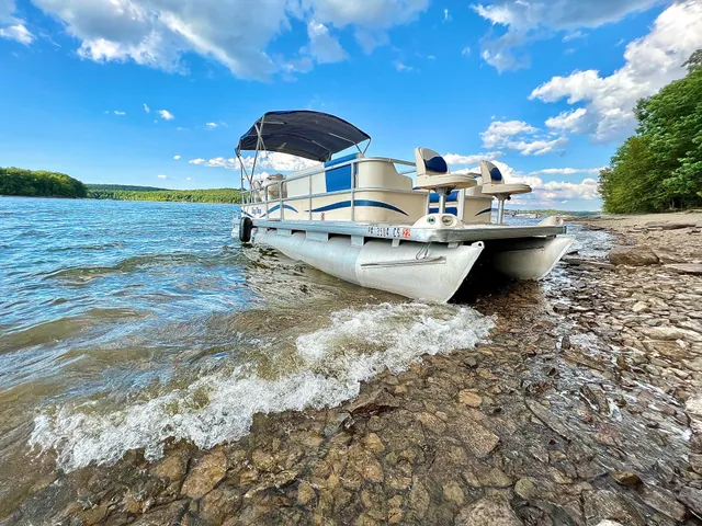 Rent a Godfrey Marine pontoon in Lakeville, PA near me