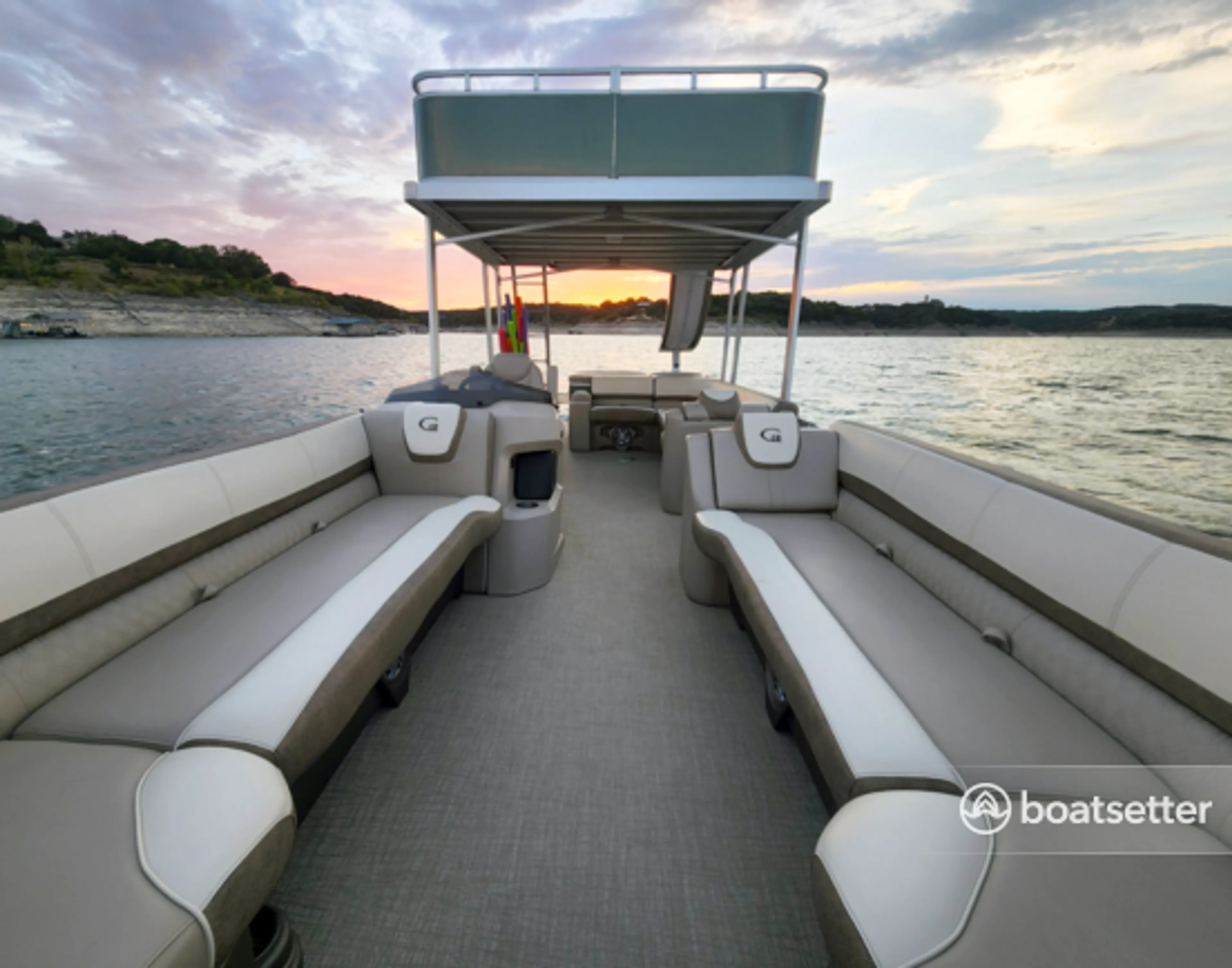 Rent a TAHOE PONTOONS CASCADE PLATINUM CRUISE FUNSHIP 2785CRFS in