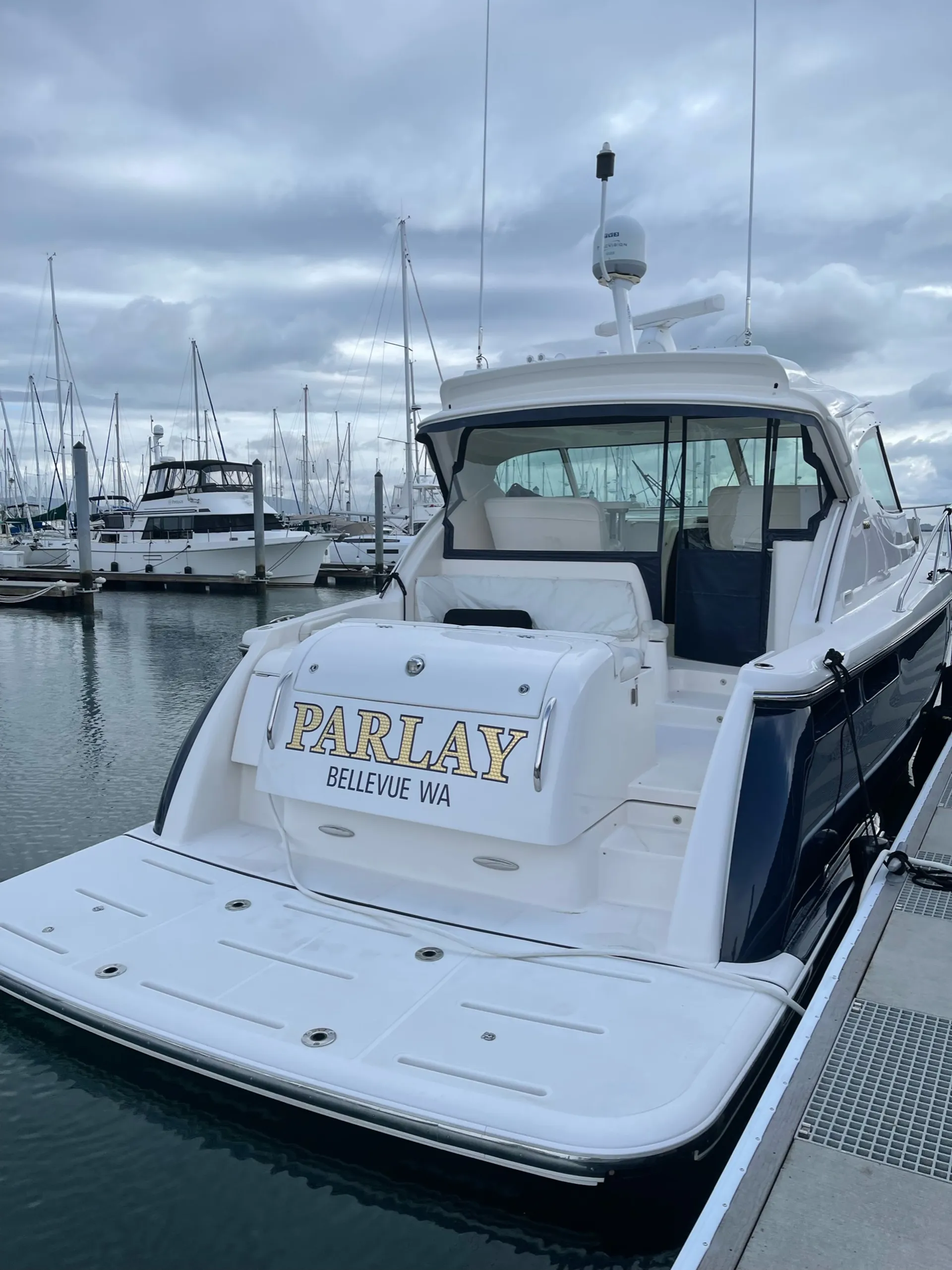 Explore the waters Lake Washington aboard the luxurious 47' Tiara 