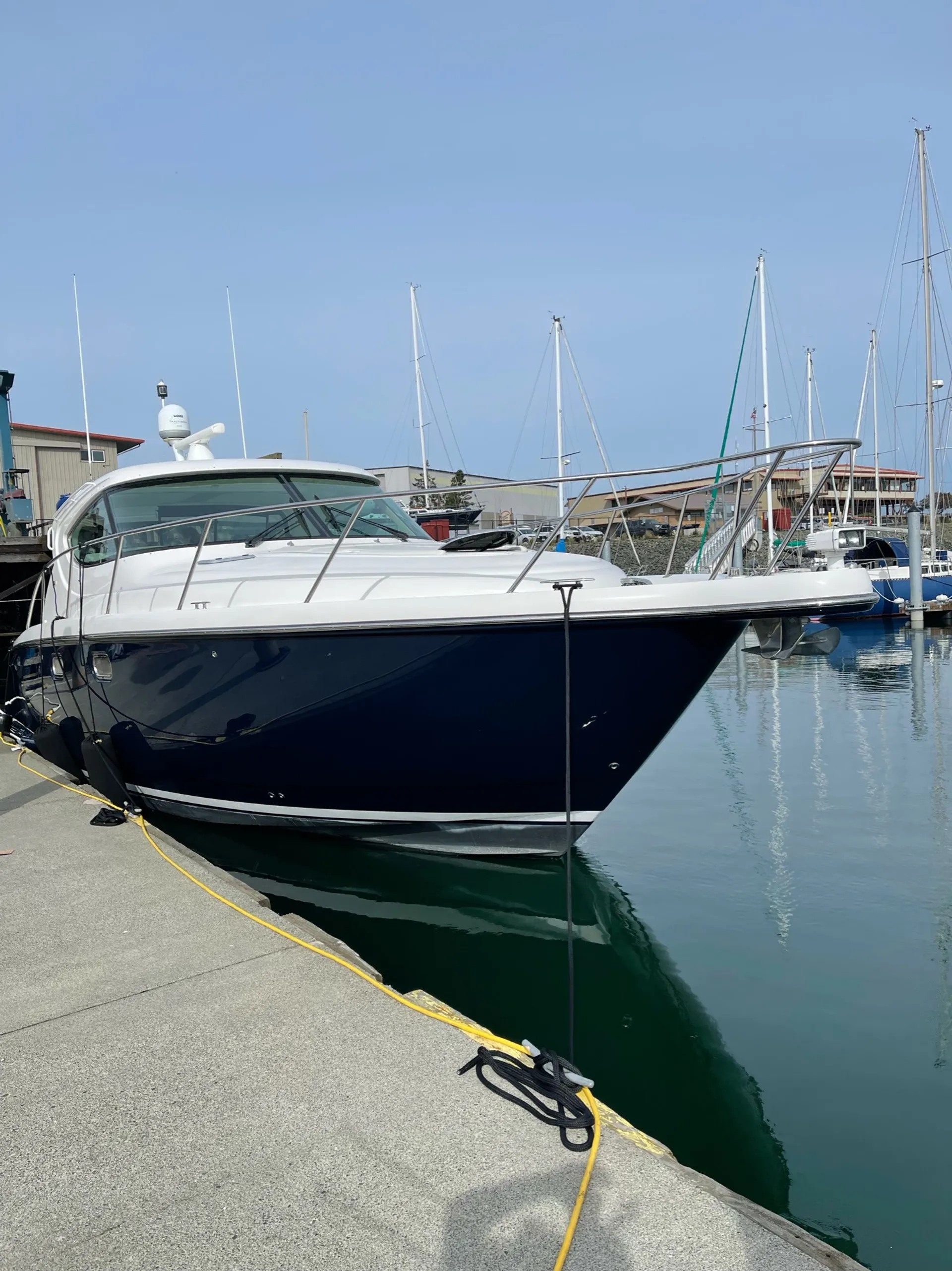 Explore the waters Lake Washington aboard the luxurious 47' Tiara 