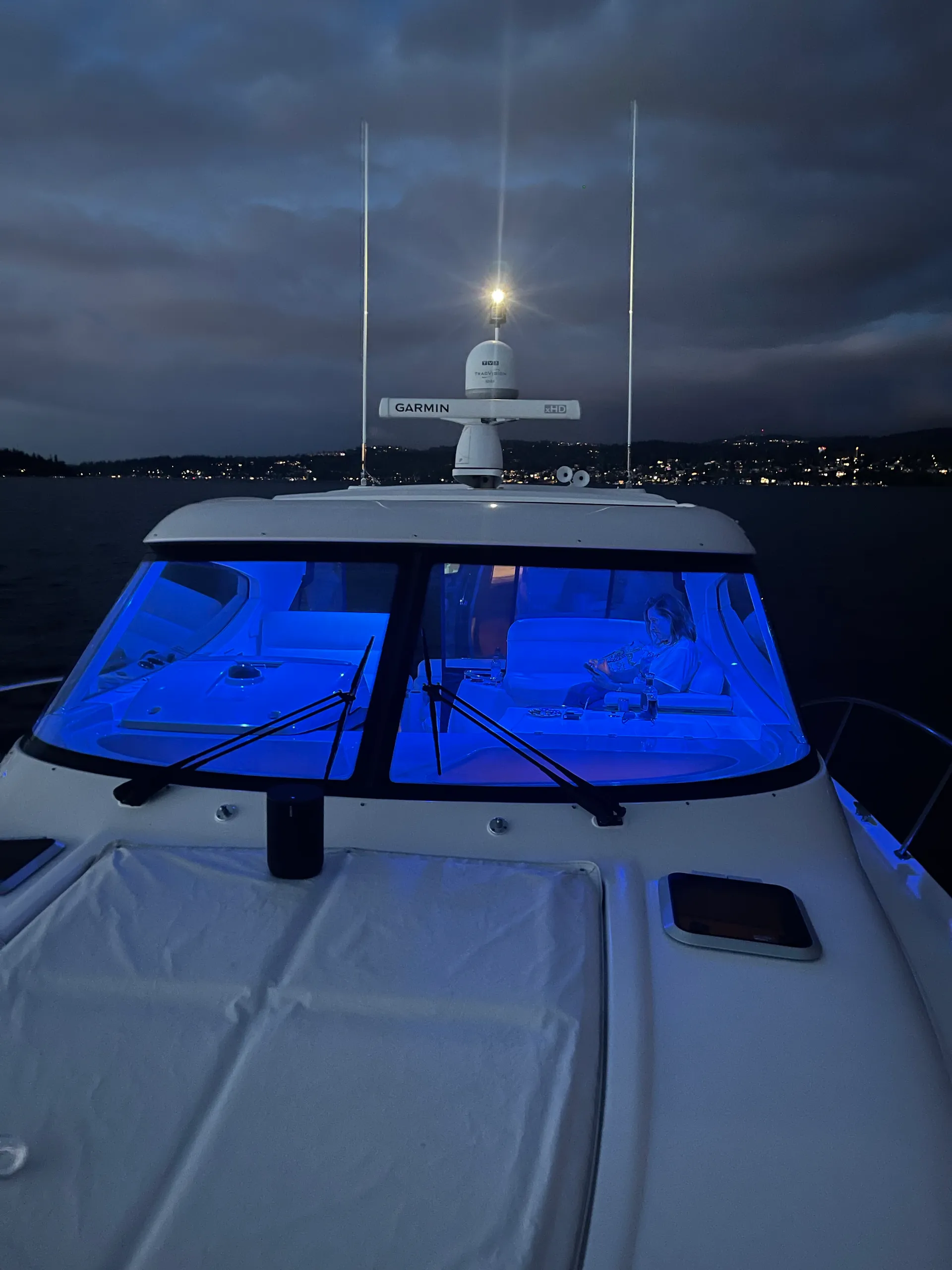 Explore the waters Lake Washington aboard the luxurious 47' Tiara 