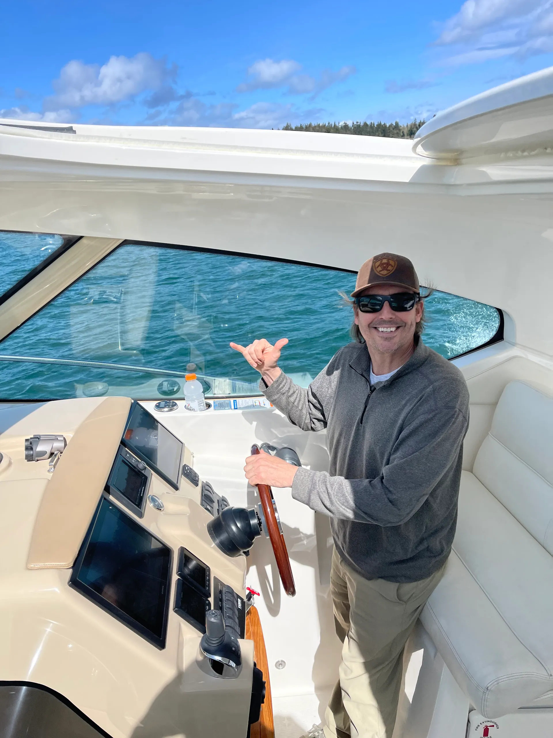 Explore the waters Lake Washington aboard the luxurious 47' Tiara 
