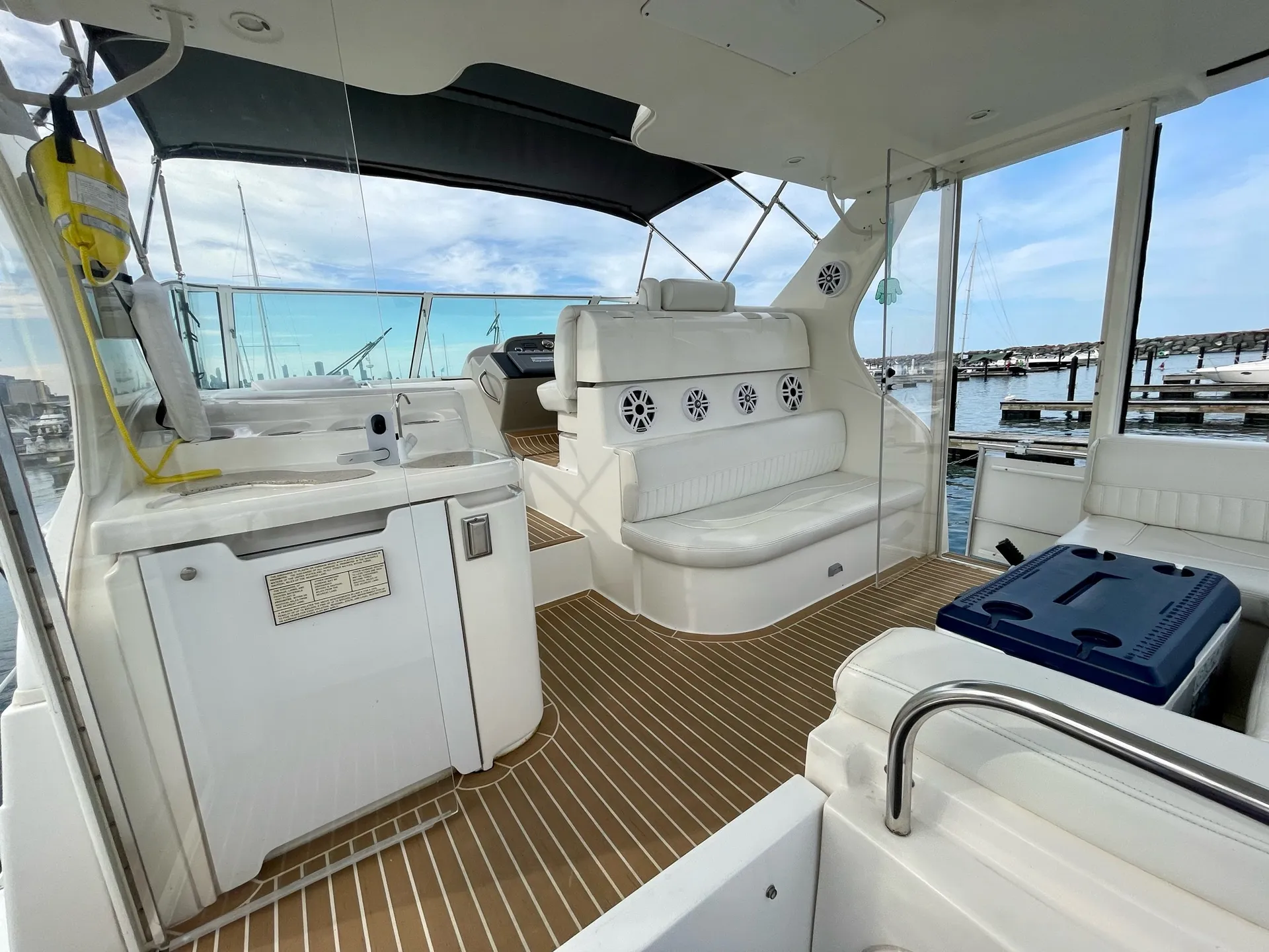 46’ Cruisers yacht with swim platform