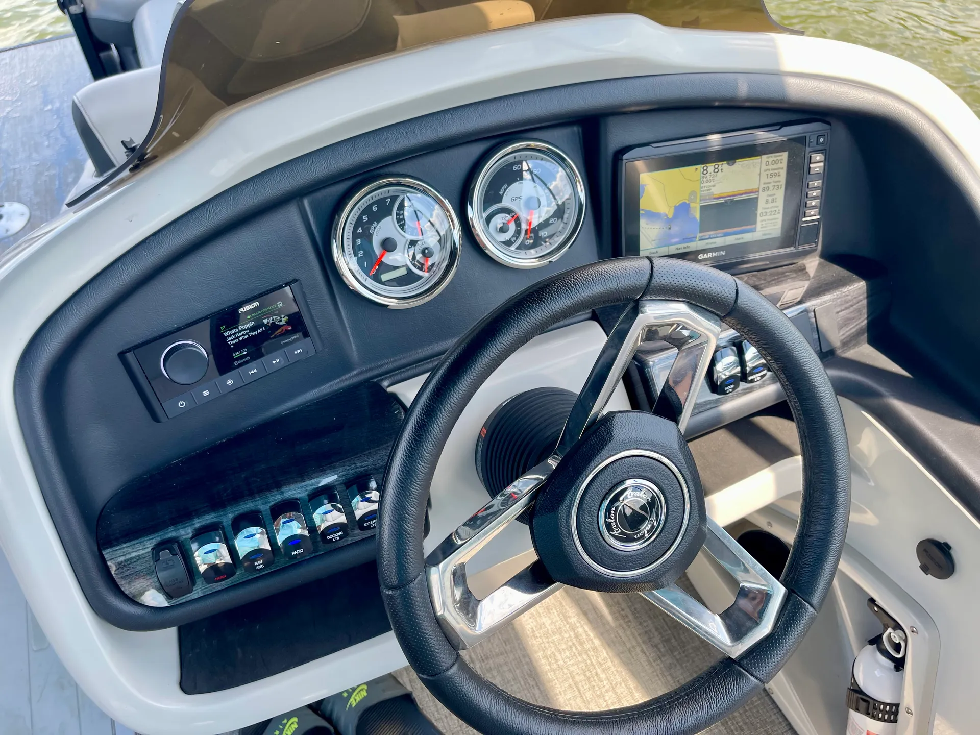 Luxury - High Performance Tritoon