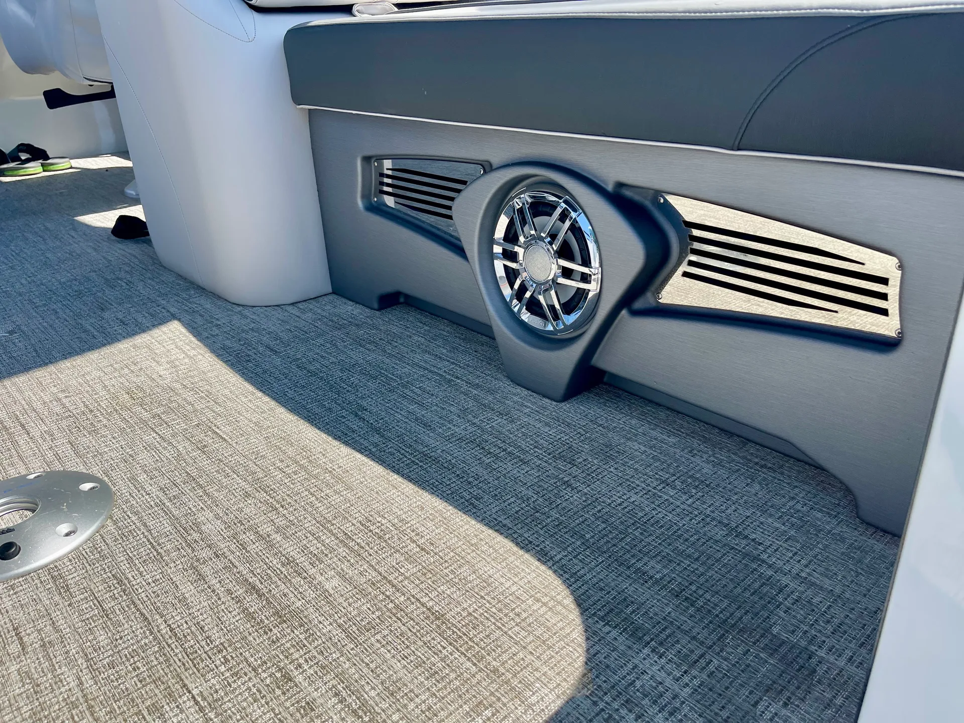 Luxury - High Performance Tritoon