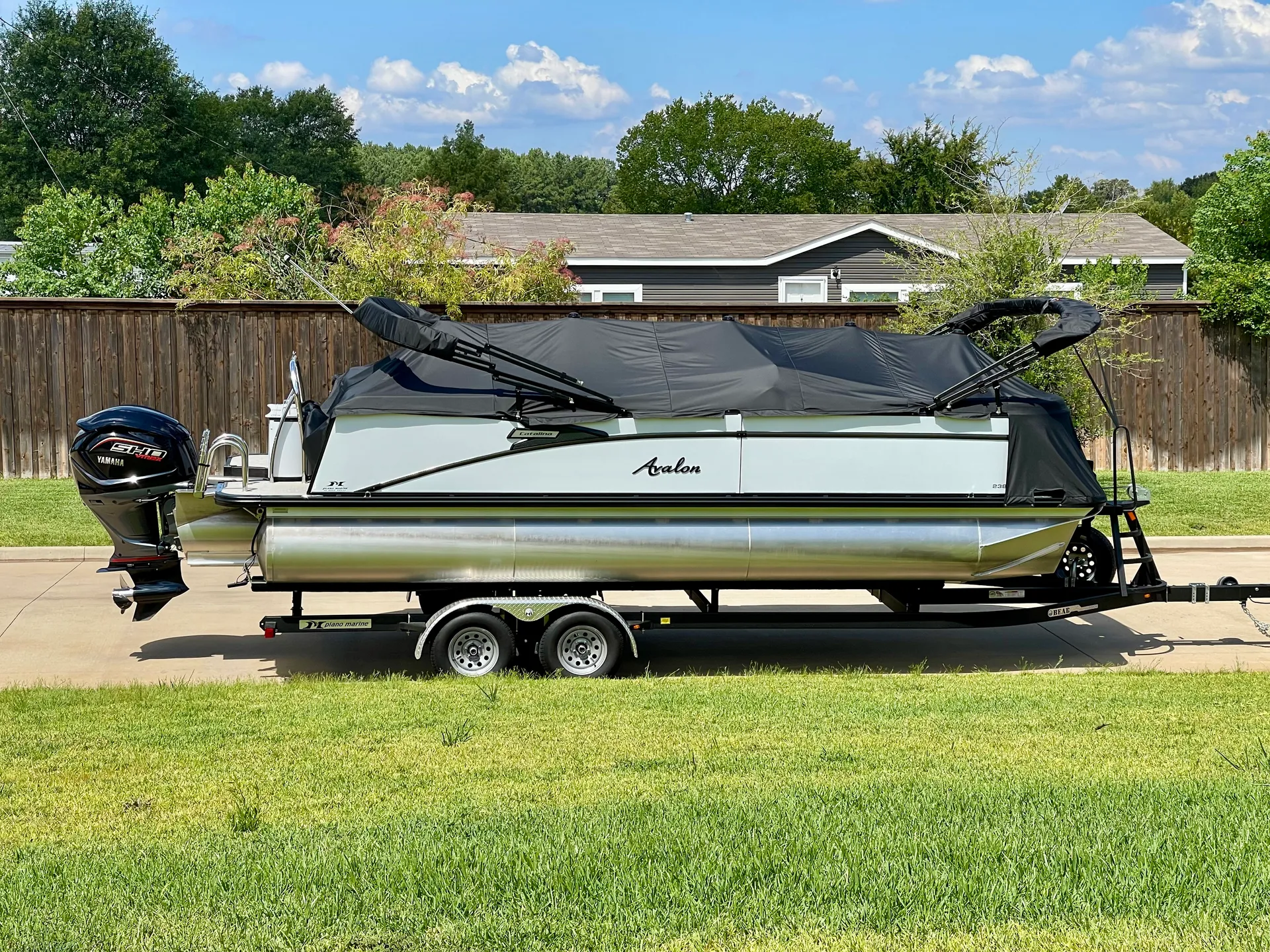 Luxury - High Performance Tritoon