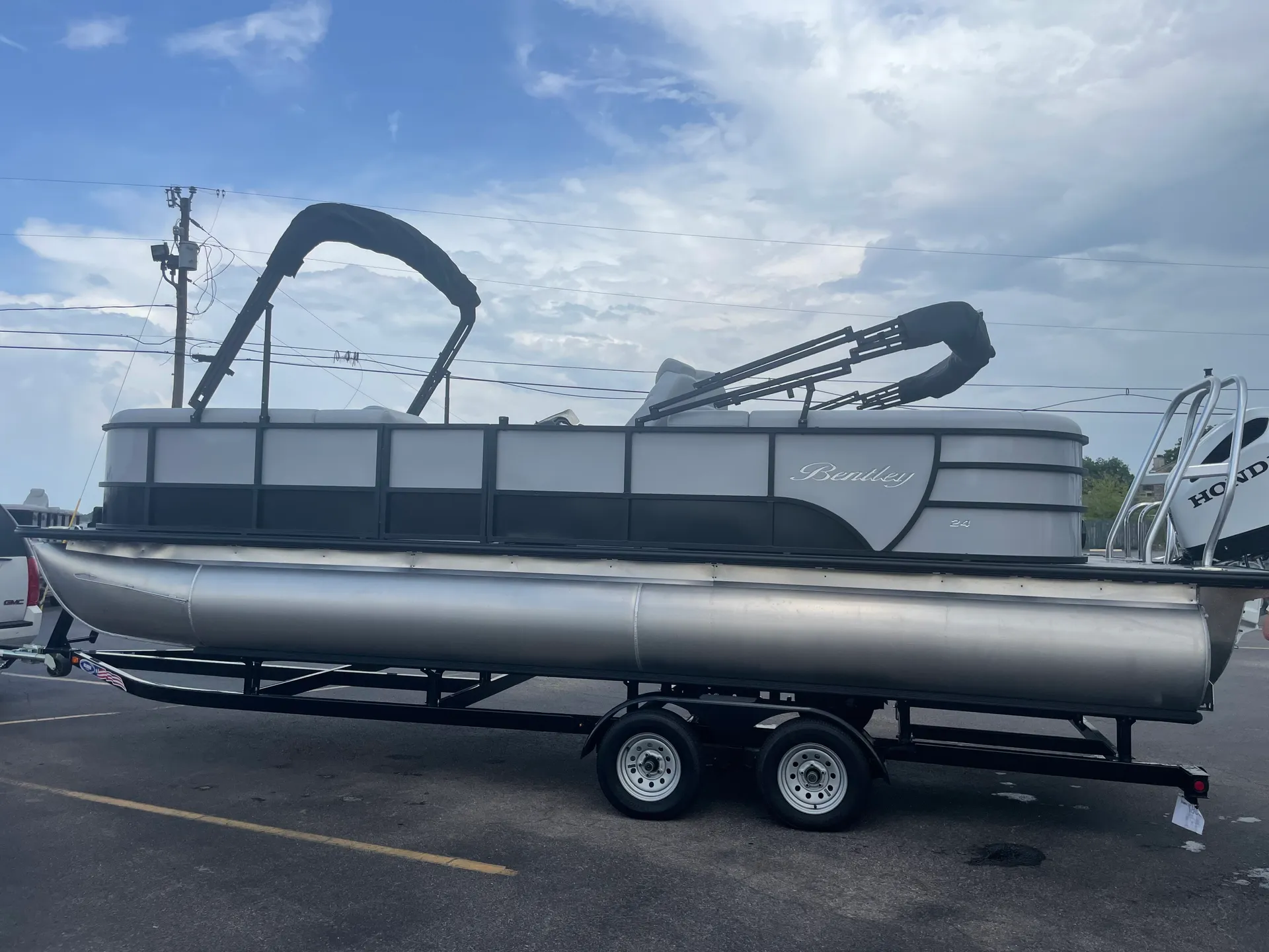 2022 Bentley Navigator