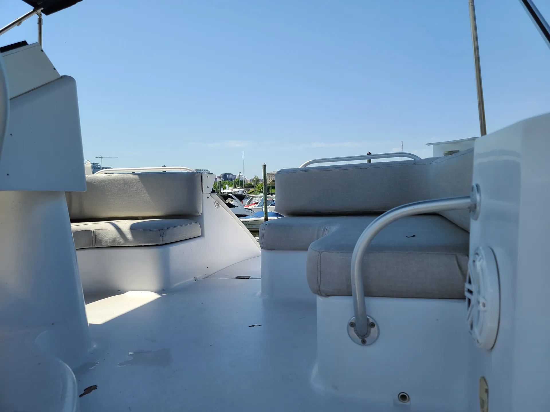 Mainship 31 Sedan in Arlington, VA — photo 4