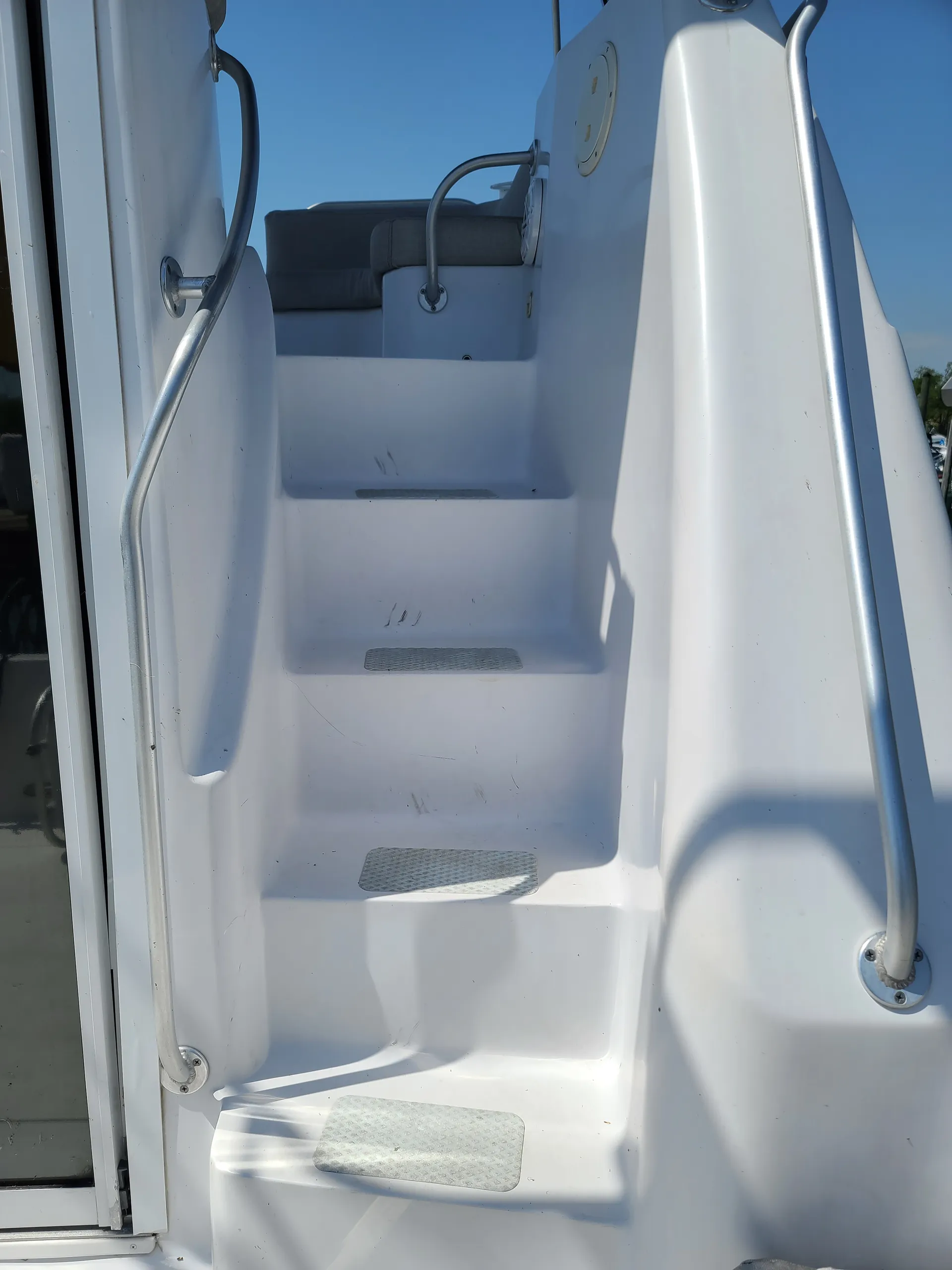 Mainship 31 Sedan in Arlington, VA — photo 6