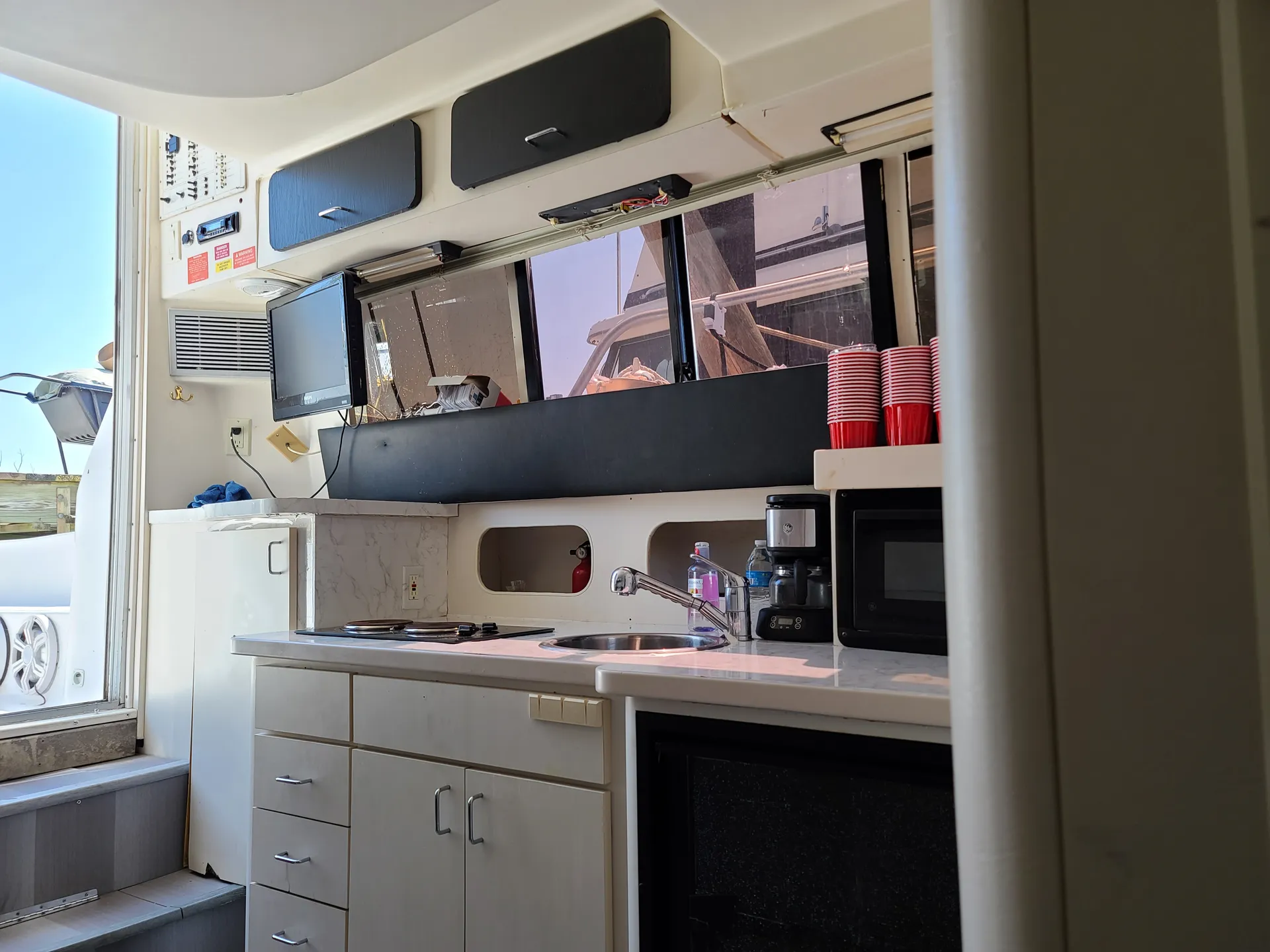 Mainship 31 Sedan in Arlington, VA — photo 8