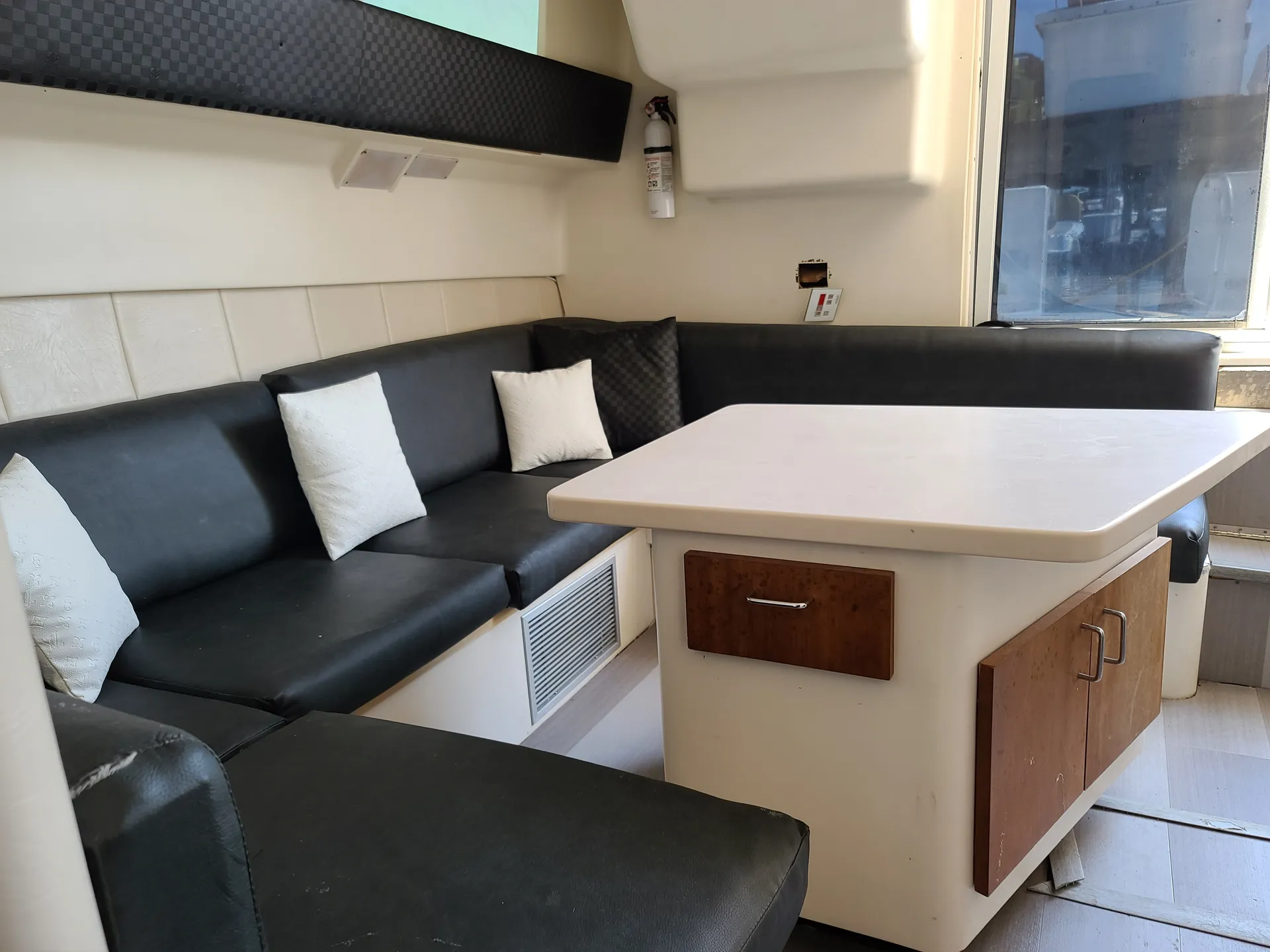 Mainship 31 Sedan in Arlington, VA — photo 9