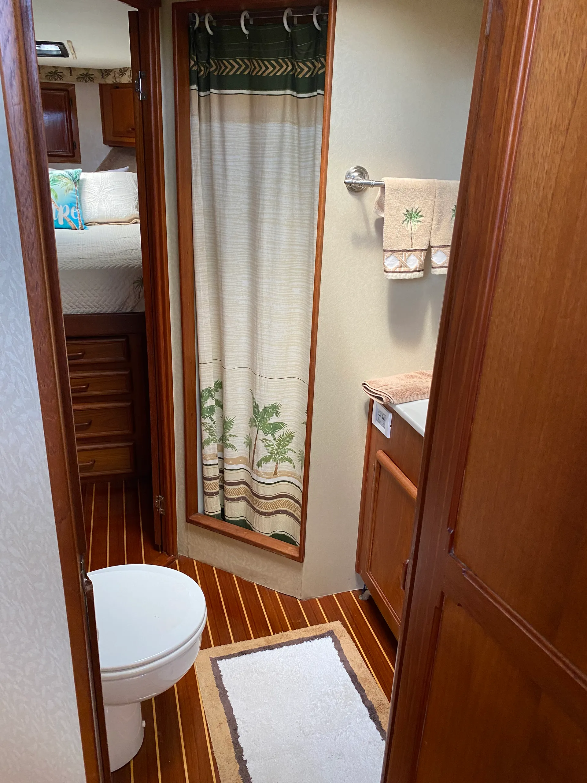 47’ Custom Jersey, Discover Boston and surrounding areas in comfort. 