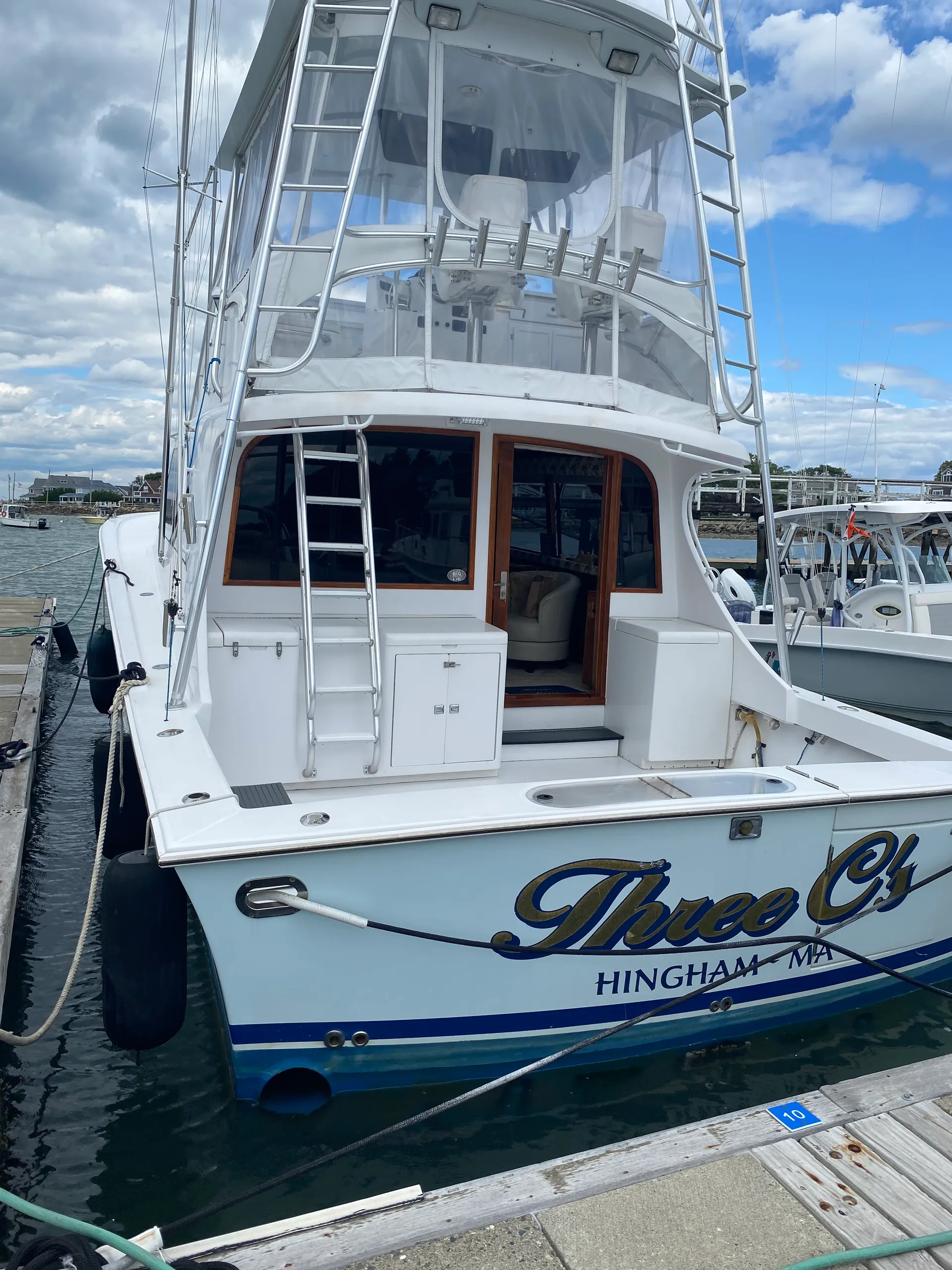 47’ Custom Jersey, Discover Boston and surrounding areas in comfort. 