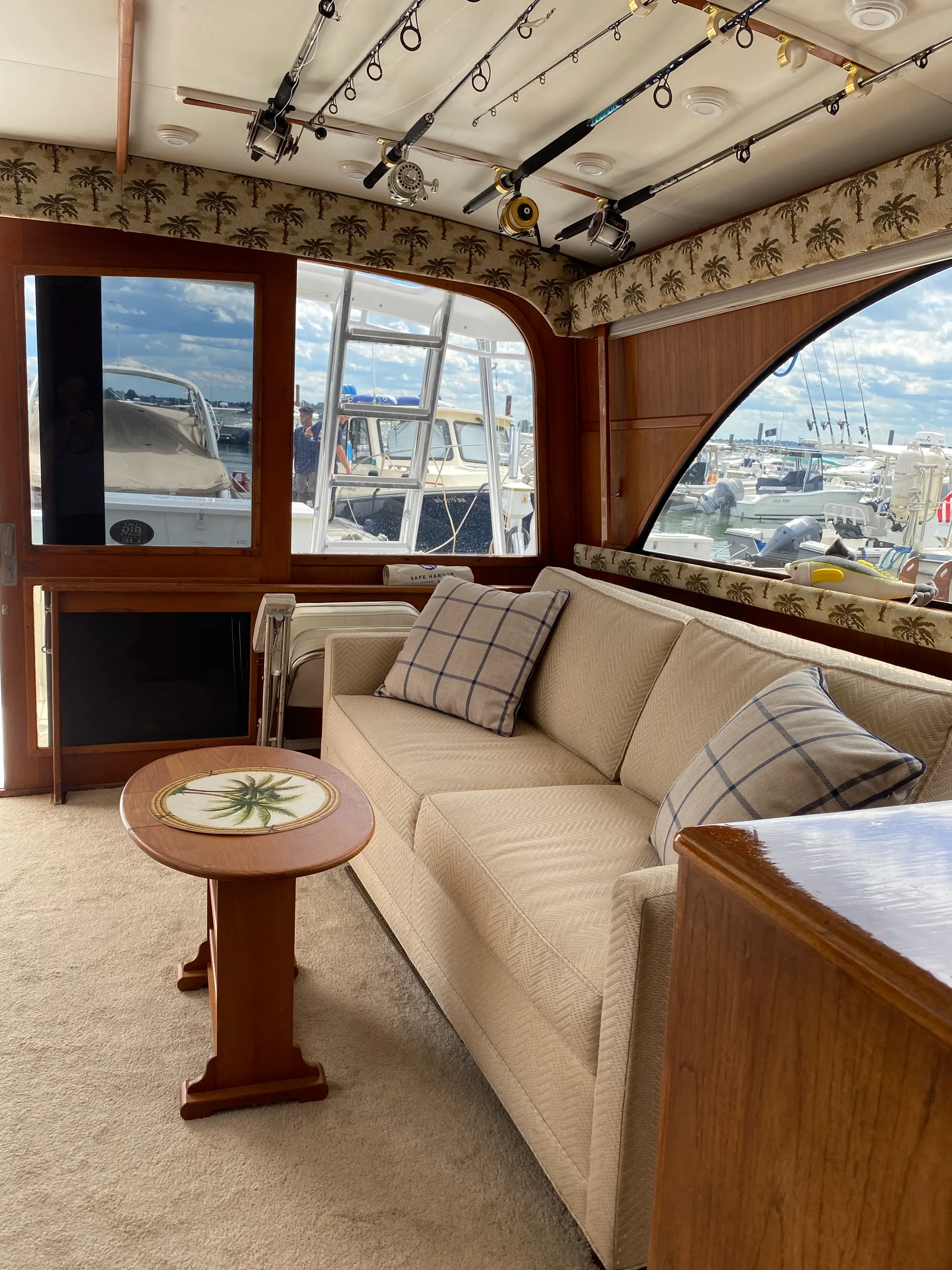 47’ Custom Jersey, Discover Boston and surrounding areas in comfort. 