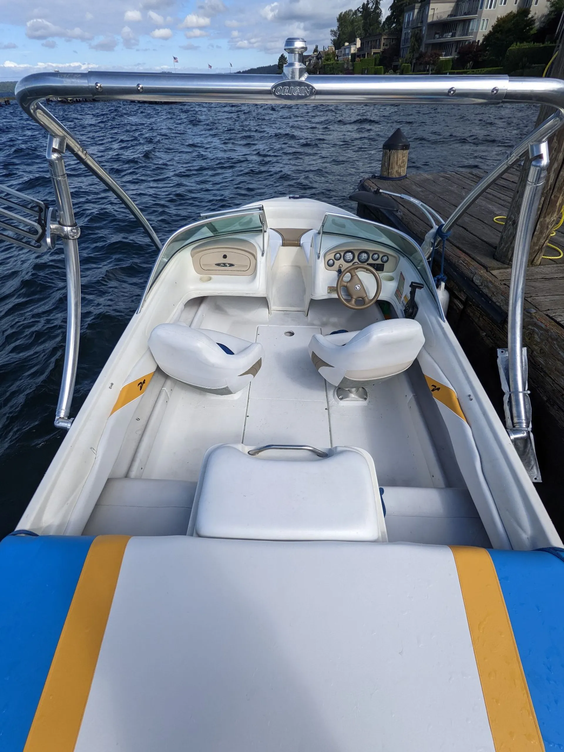 Cruise Lake Washington onboard an 18' Sea Ray!