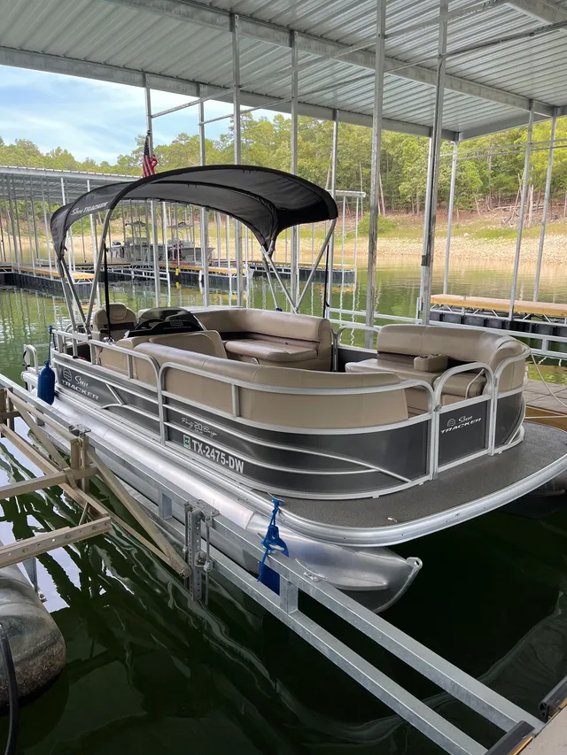 Rent a SUN TRACKER BY TRACKER MARINE pontoon in Broken Bow, OK near me