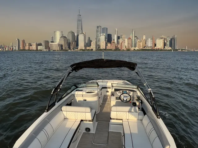 Rent a SEA RAY BOATS cruiser in Hoboken, NJ near me