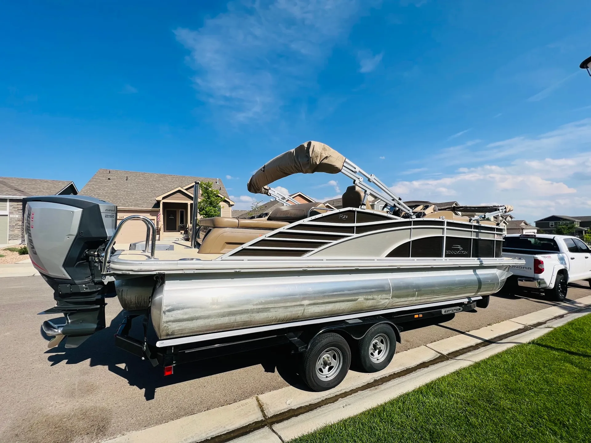 2016 Bennington TriToon