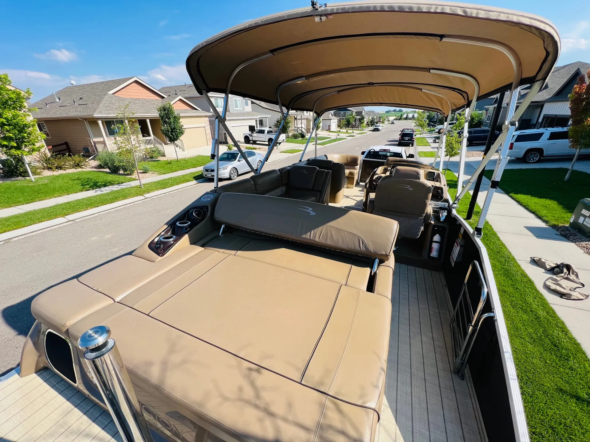 2016 Bennington TriToon