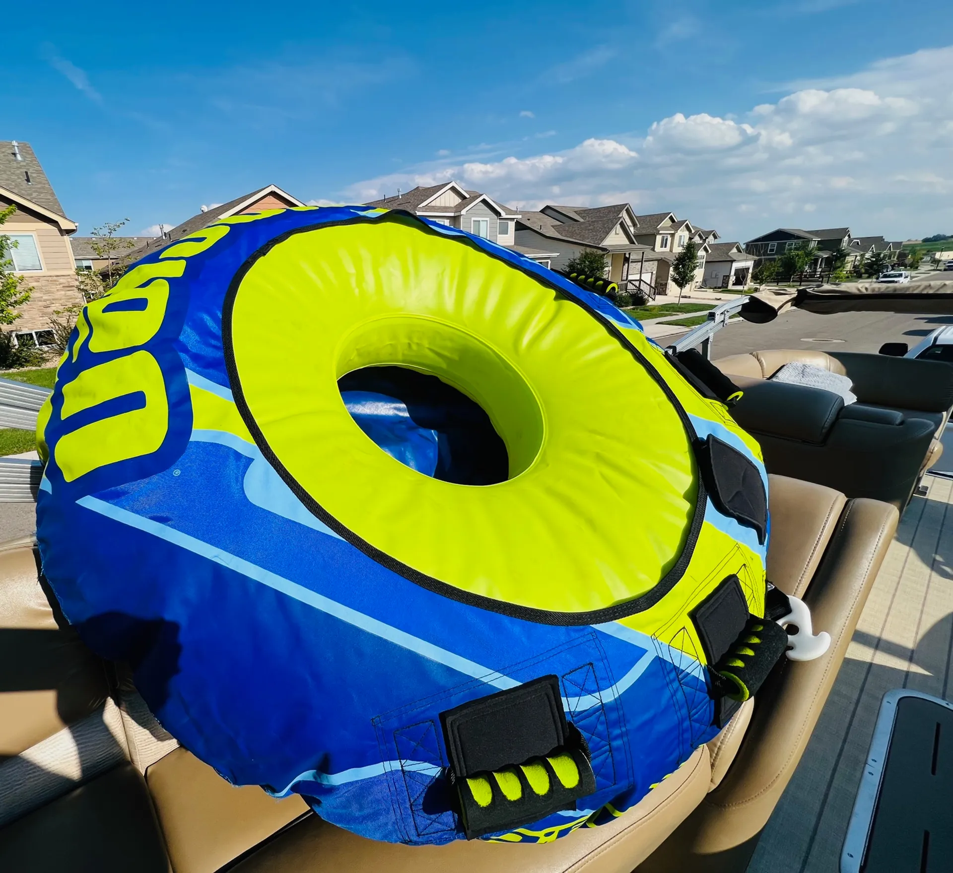 2016 Bennington TriToon