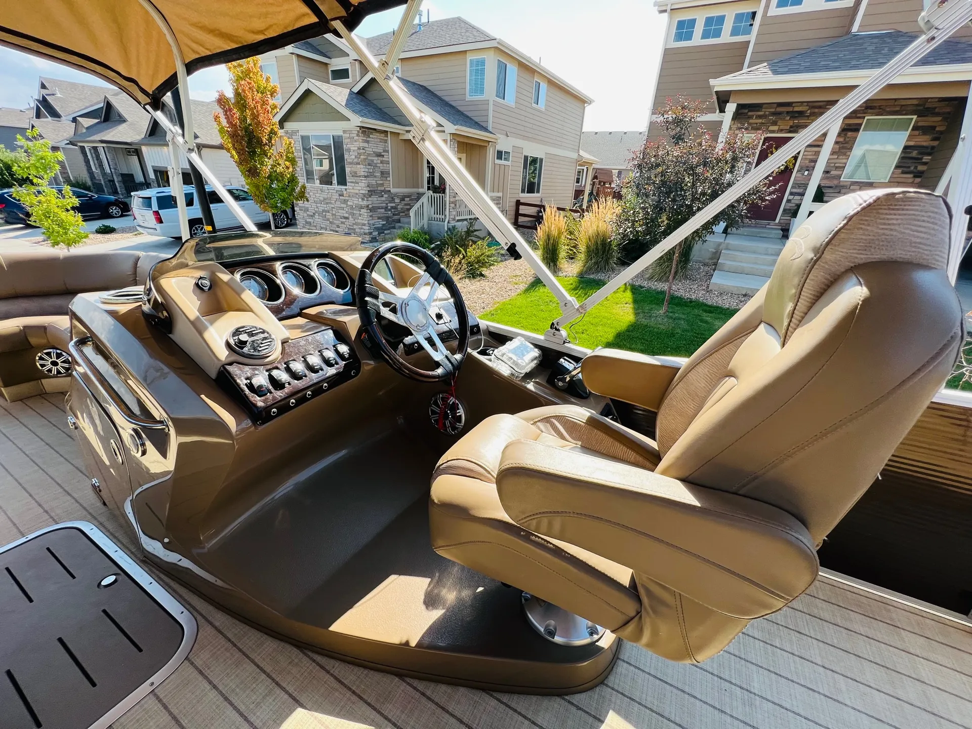 2016 Bennington TriToon