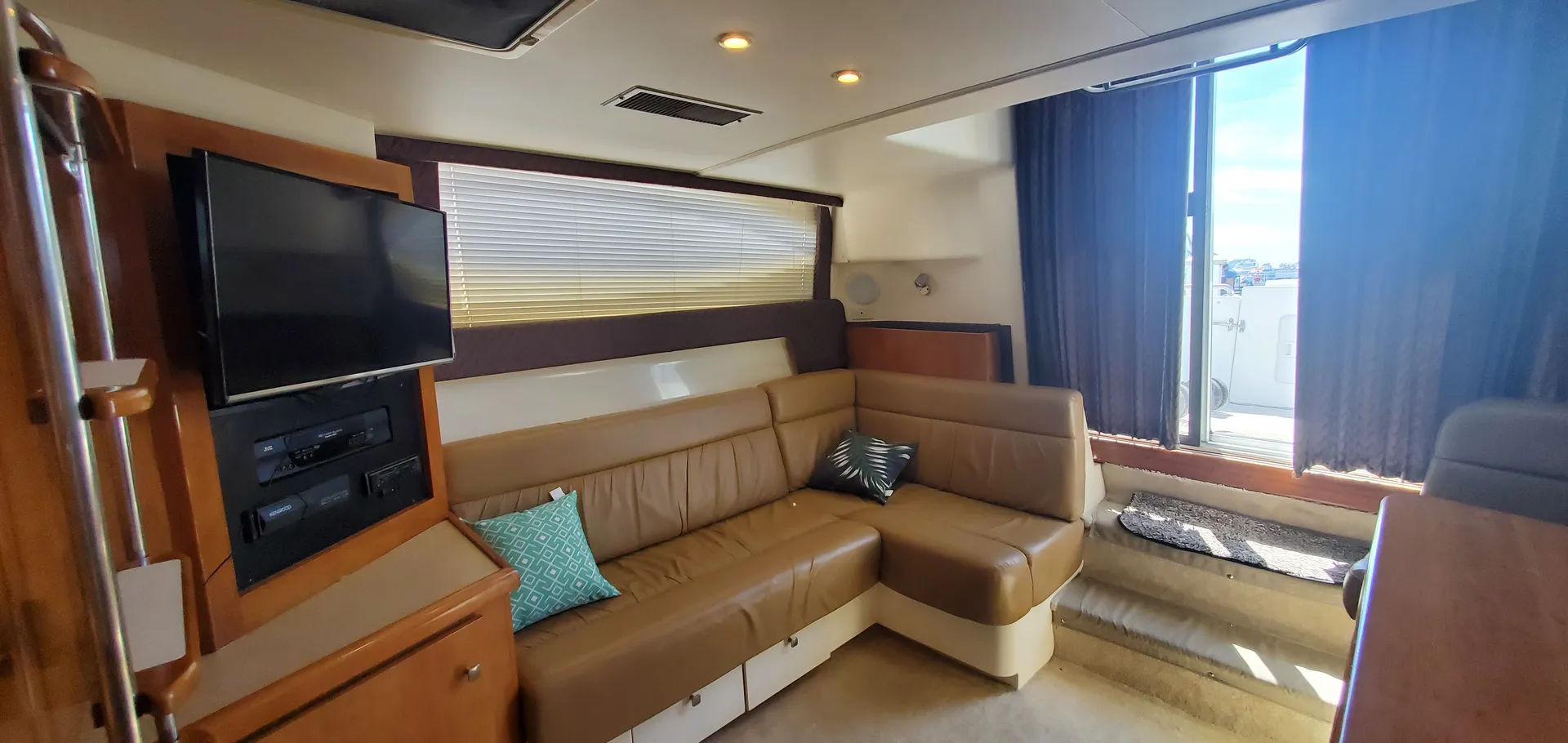 Chicago’s Best Party Yacht – 40’ Double Decker Carver