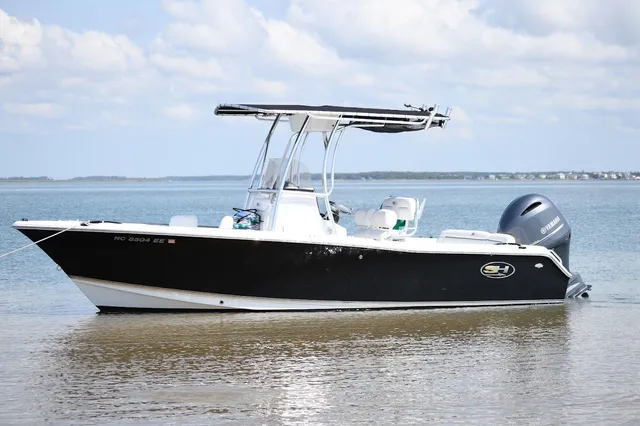 Rent a SEA HUNT BOATS center console in Beaufort, NC near me