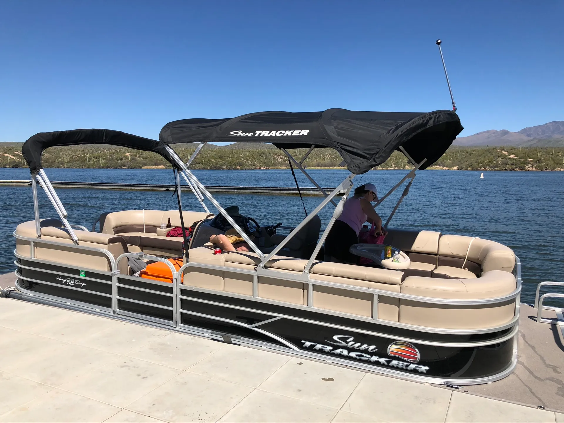 SUN TRACKER PARTY BARGE 22 DLX in Apache Junction, AZ — photo 2