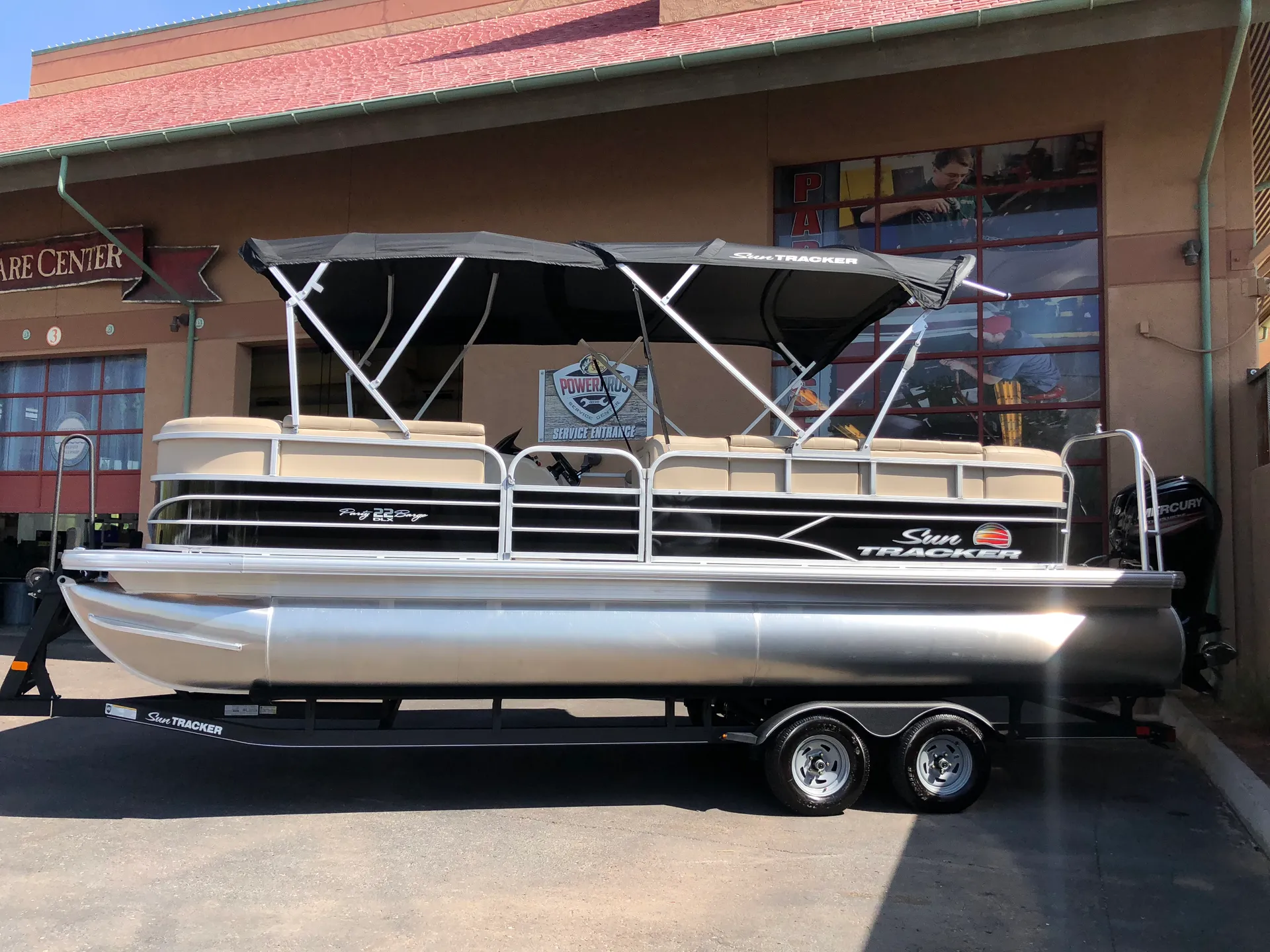 SUN TRACKER PARTY BARGE 22 DLX in Apache Junction, AZ — photo 3