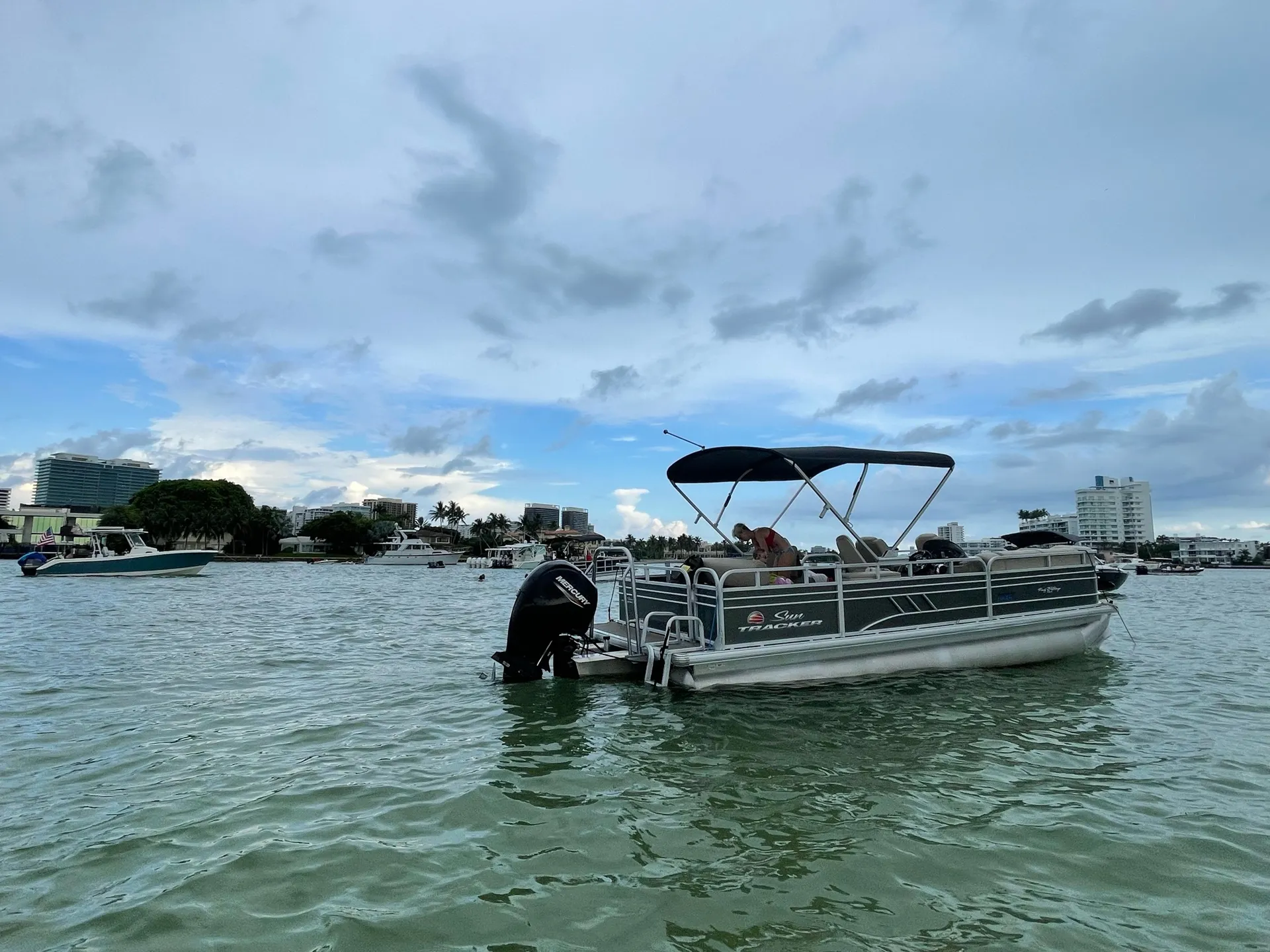 SUN TRACKER PARTY BARGE 24 DLX in Dania Beach, FL — photo 6