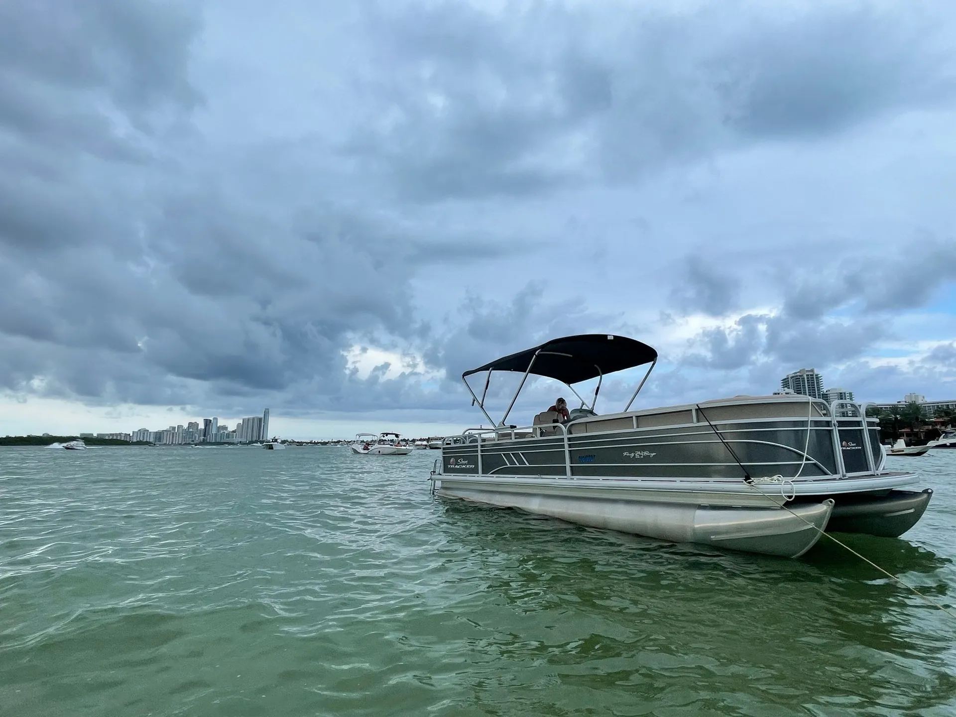 SUN TRACKER PARTY BARGE 24 DLX in Dania Beach, FL — photo 9