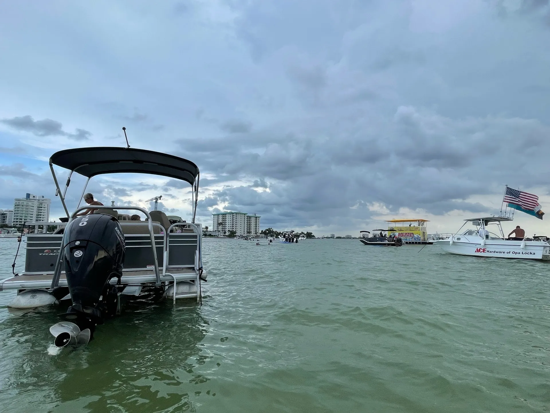 SUN TRACKER PARTY BARGE 24 DLX in Dania Beach, FL — photo 10