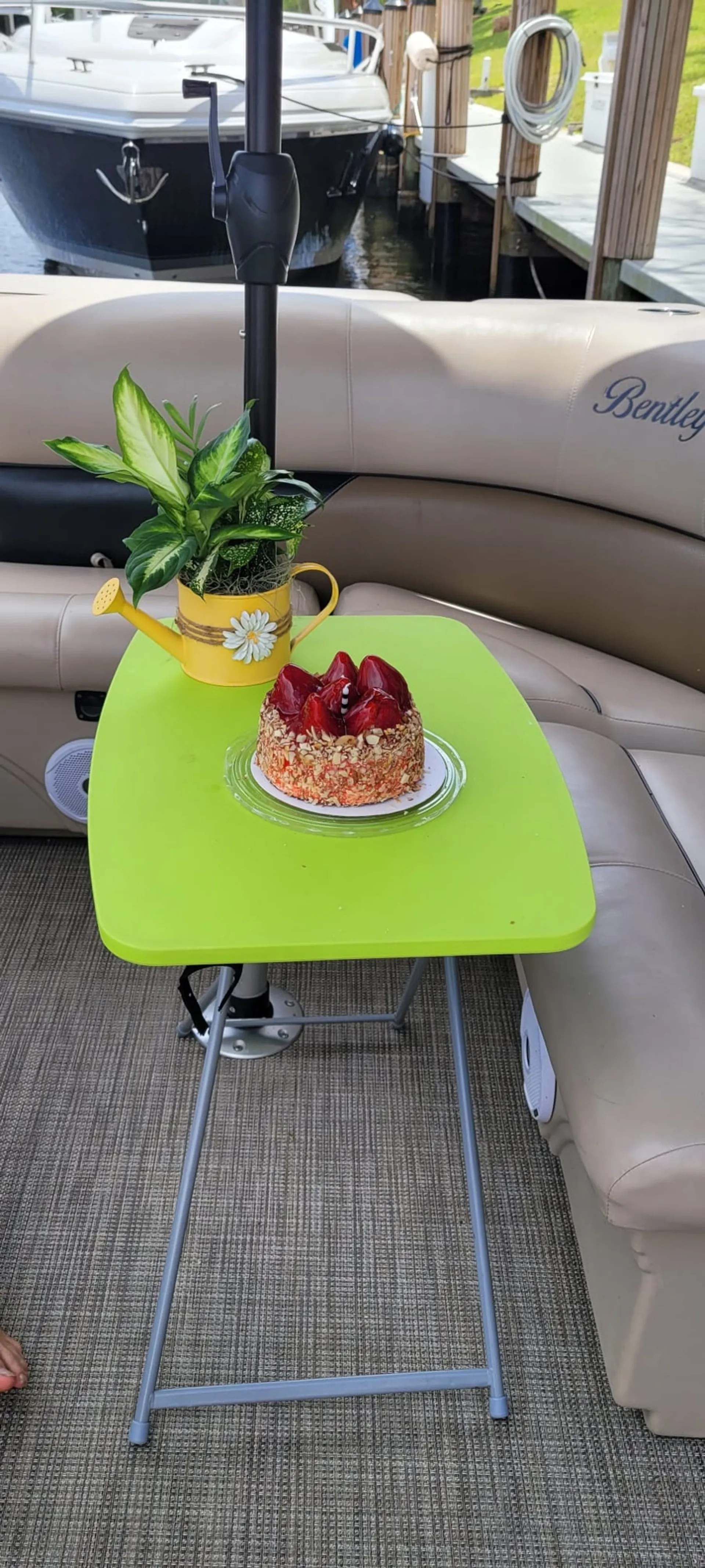 Comfortable and spacious 28’ Pontoon 